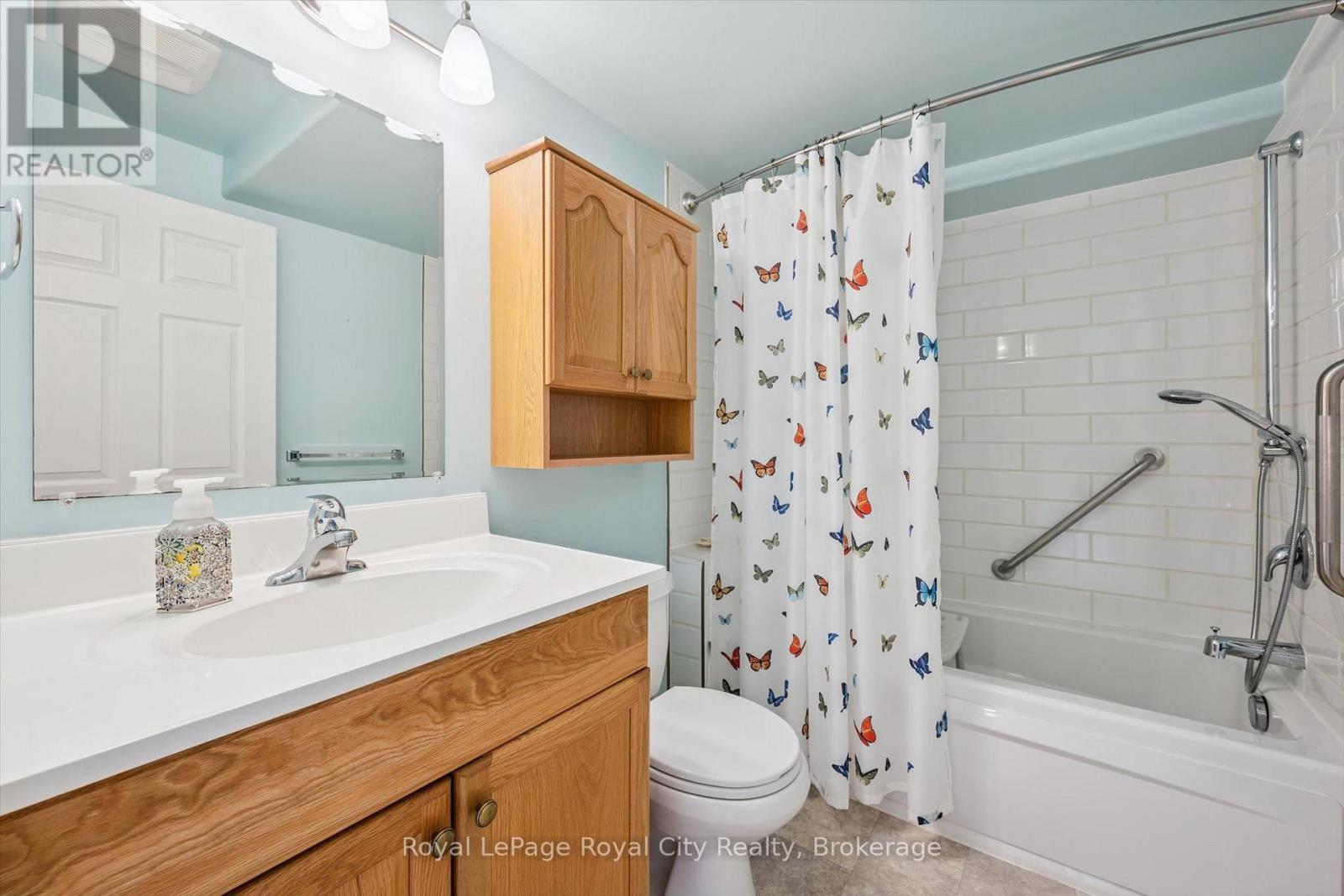 












32 THORNHILL DRIVE

,
Guelph (Willow West/Sugarbush/West Acres),




Ontario
N1H8B6

