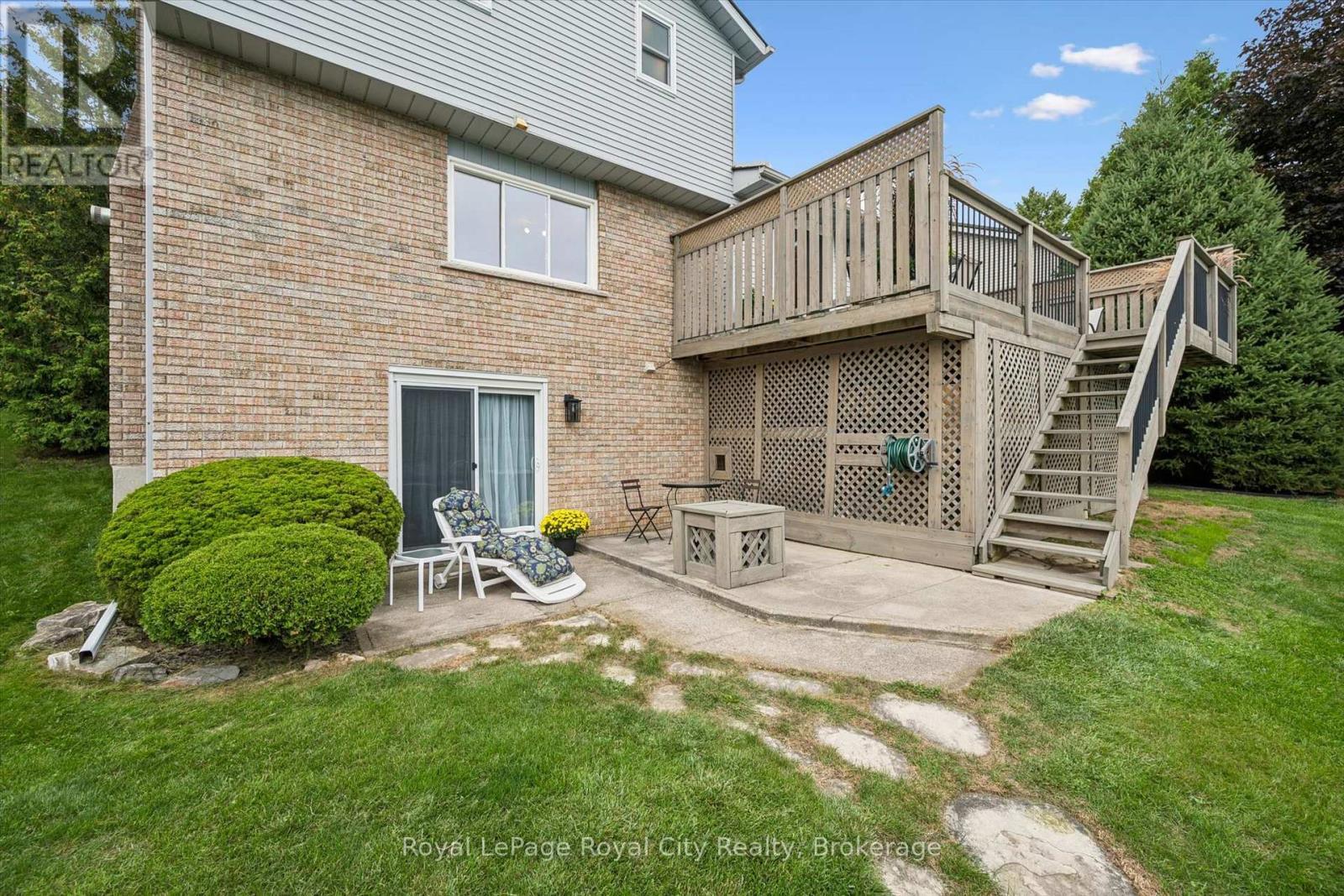 












32 THORNHILL DRIVE

,
Guelph (Willow West/Sugarbush/West Acres),




Ontario
N1H8B6

