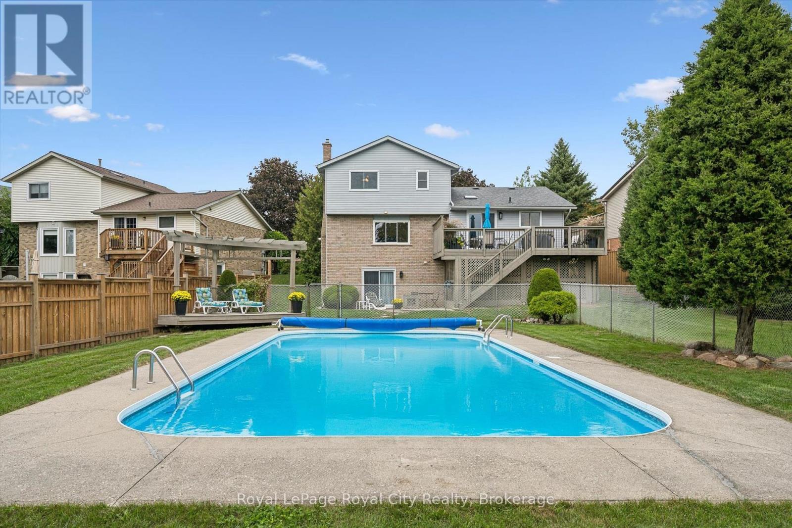 












32 THORNHILL DRIVE

,
Guelph (Willow West/Sugarbush/West Acres),




Ontario
N1H8B6


