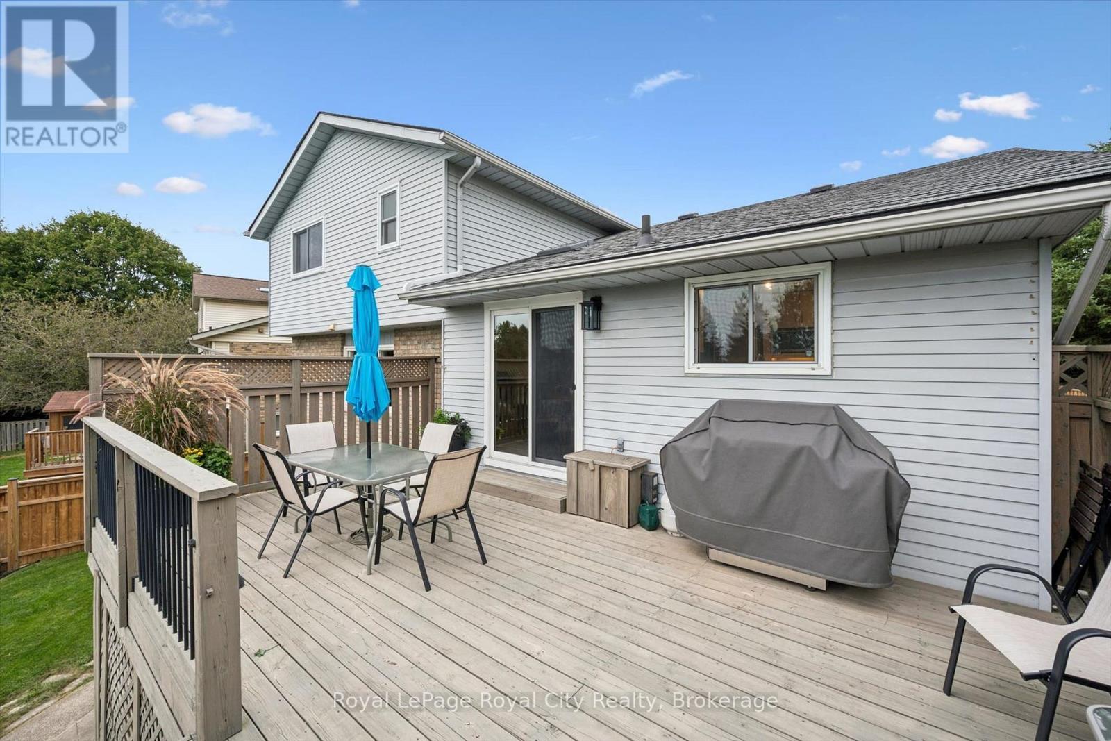












32 THORNHILL DRIVE

,
Guelph (Willow West/Sugarbush/West Acres),




Ontario
N1H8B6

