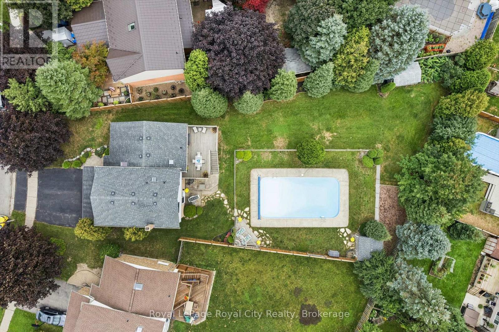 












32 THORNHILL DRIVE

,
Guelph (Willow West/Sugarbush/West Acres),




Ontario
N1H8B6

