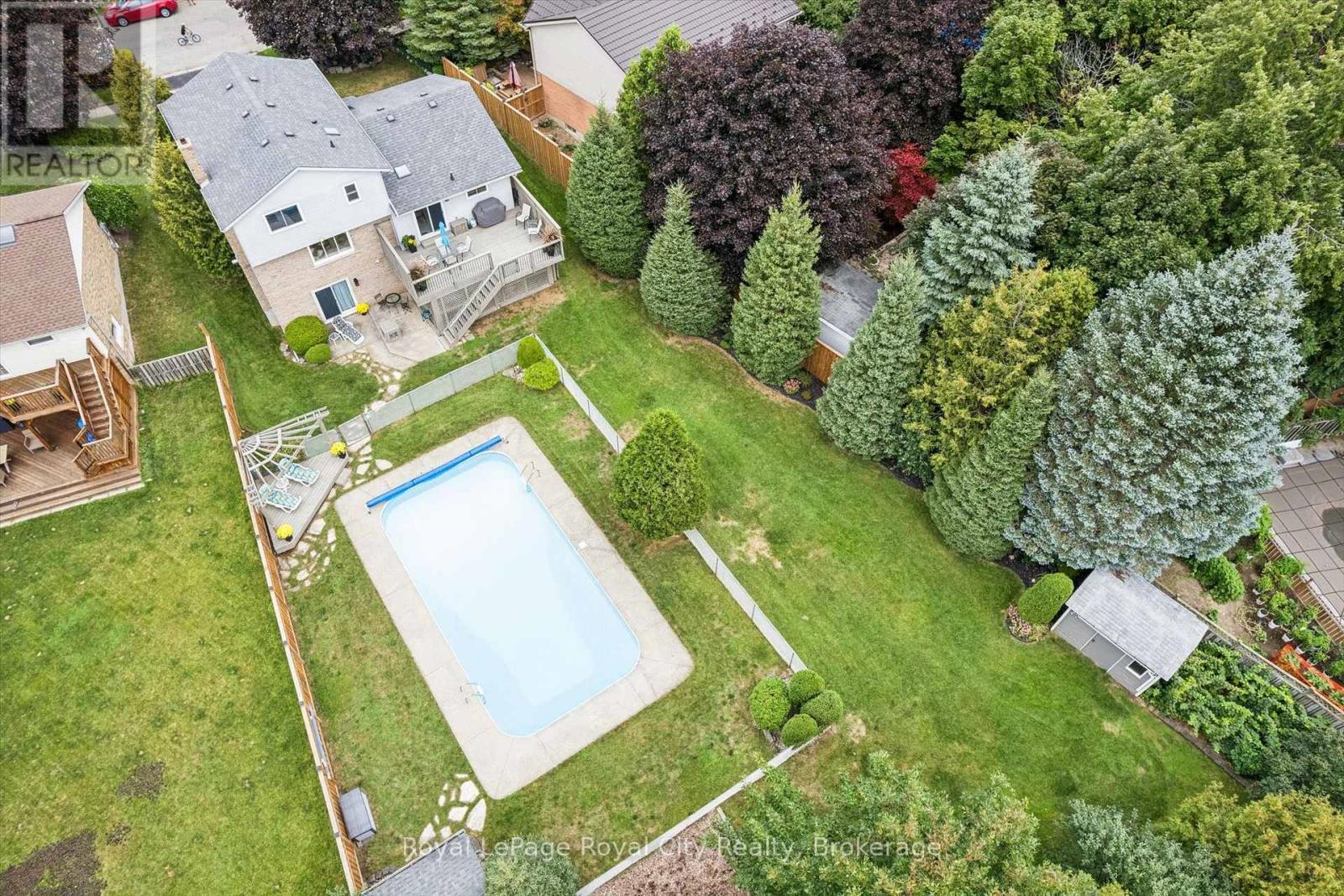 












32 THORNHILL DRIVE

,
Guelph (Willow West/Sugarbush/West Acres),




Ontario
N1H8B6

