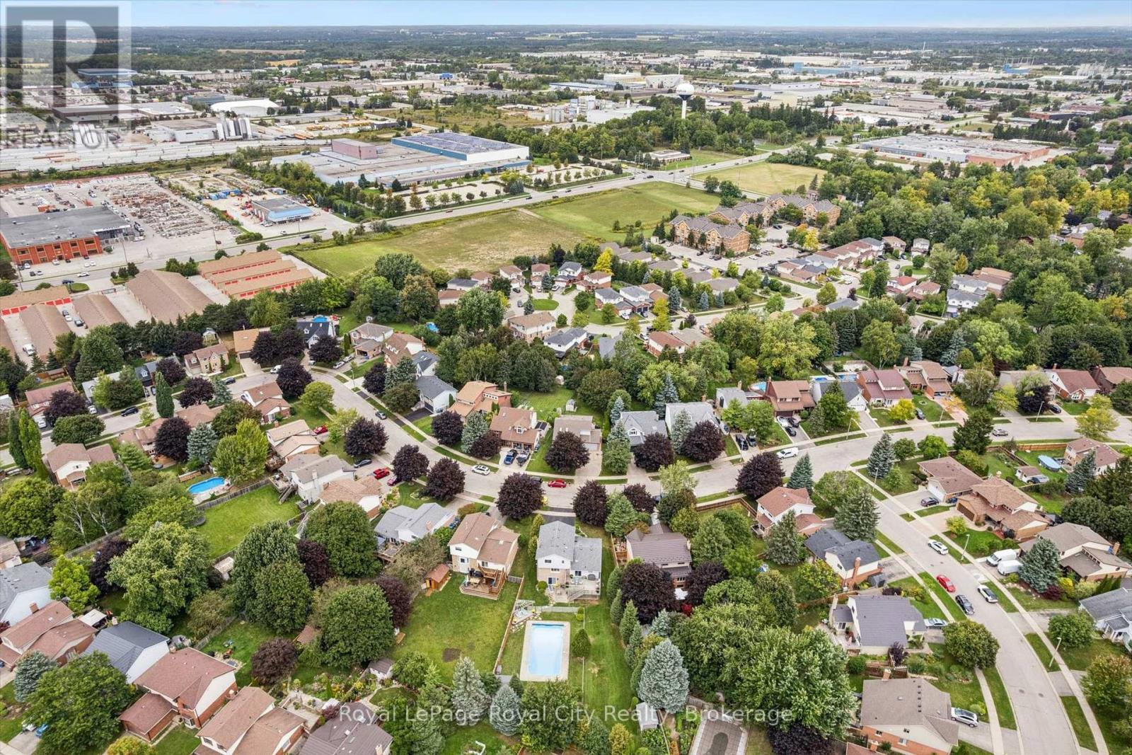 












32 THORNHILL DRIVE

,
Guelph (Willow West/Sugarbush/West Acres),




Ontario
N1H8B6

