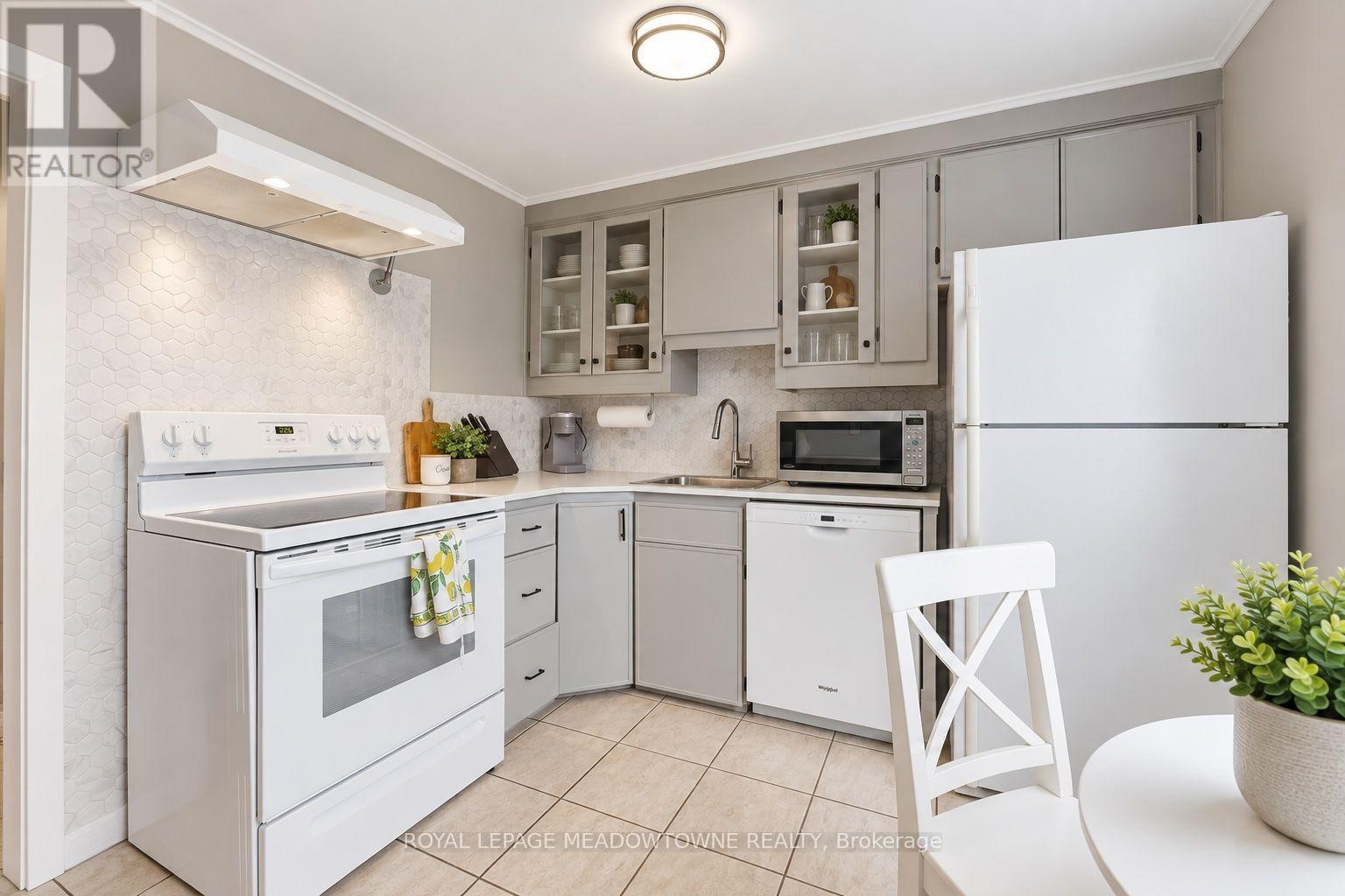 












15 - 1351 LAKESHORE ROAD

,
Burlington,




Ontario
L7S1B1

