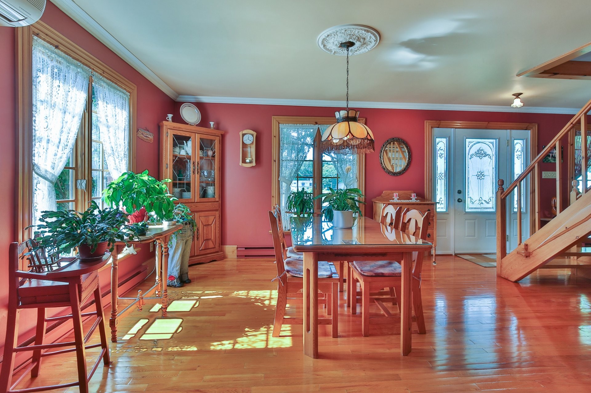 









172


Rue Ste-Thérèse

,
Saint-Jean-sur-Richelieu,




QC
J2W2G5


