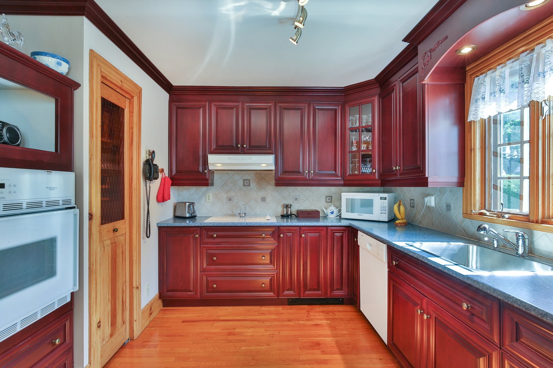 









172


Rue Ste-Thérèse

,
Saint-Jean-sur-Richelieu,




QC
J2W2G5

