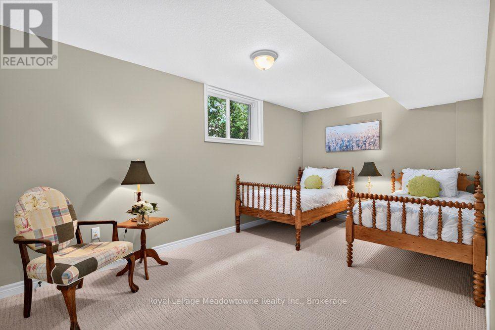 












100 SAMMON DRIVE

,
Guelph/Eramosa (Rockwood),




Ontario
N0B2K0

