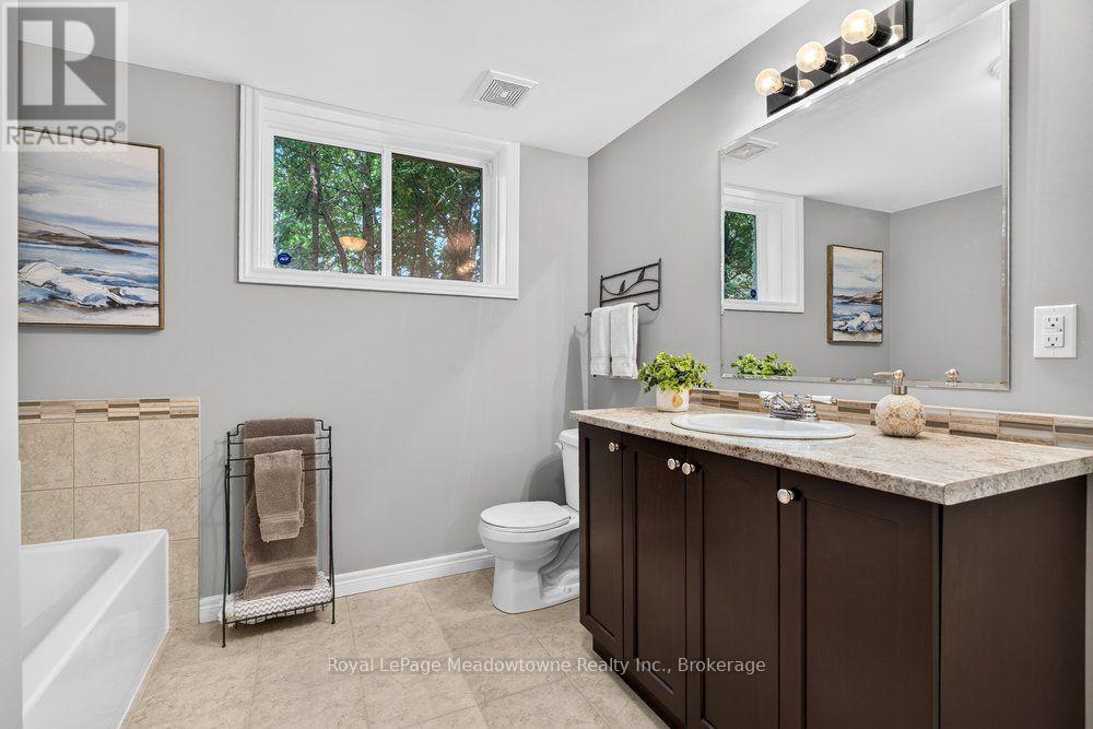 












100 SAMMON DRIVE

,
Guelph/Eramosa (Rockwood),




Ontario
N0B2K0

