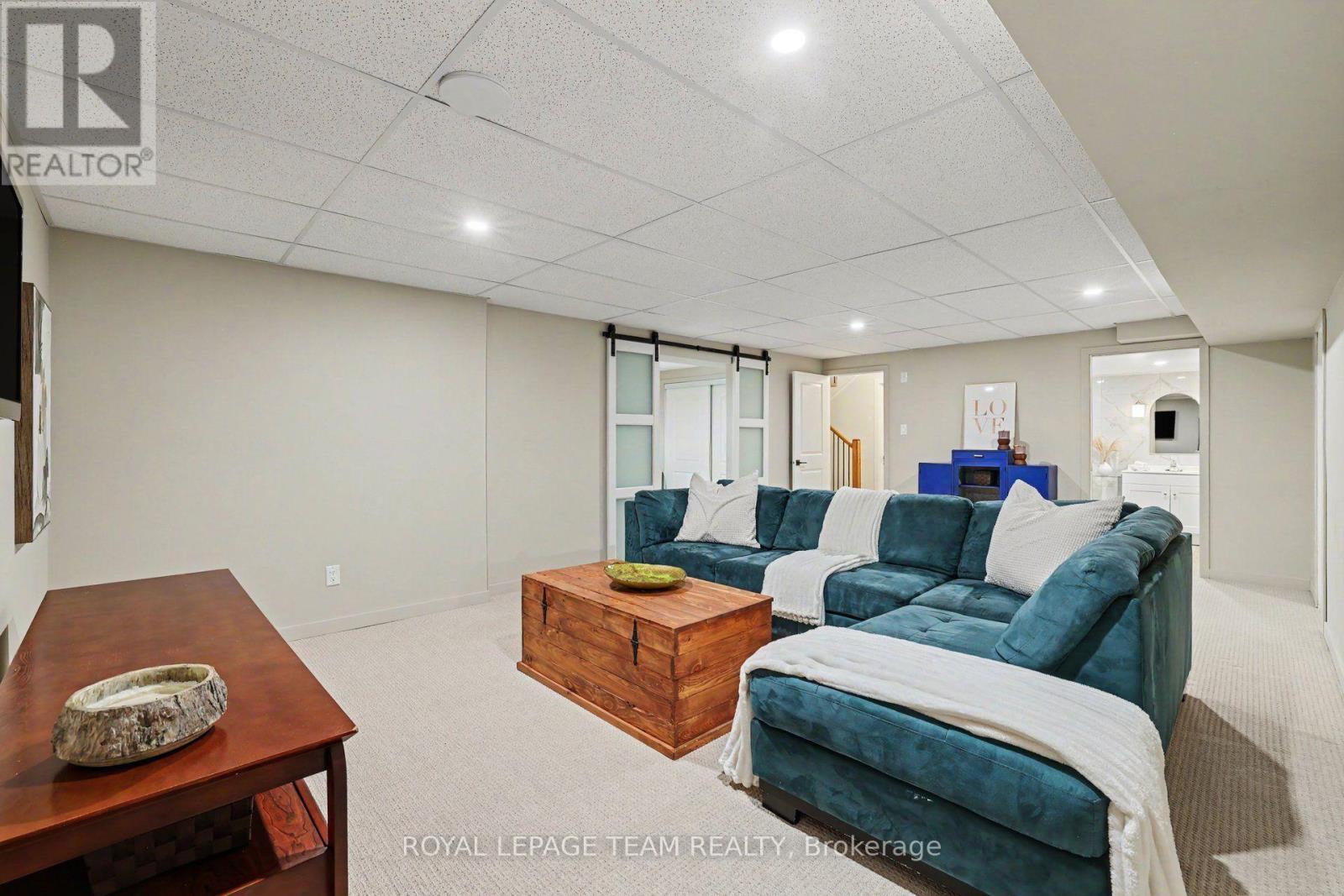 












747 PETANQUE CRESCENT

,
Ottawa,




Ontario
K4A5L7

