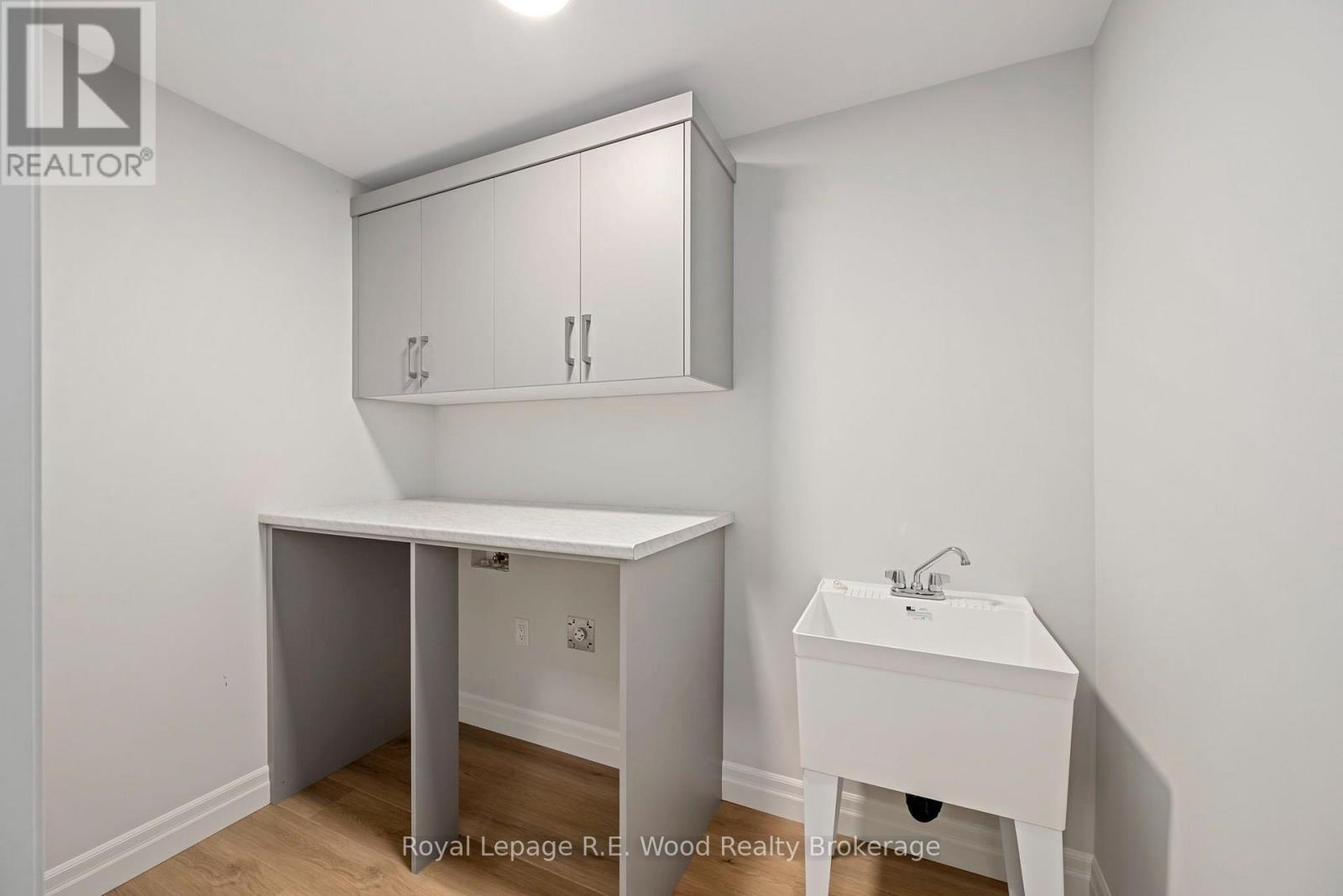 












11 HOYLAKE ROAD

,
St. Thomas,




Ontario
N5R0R9

