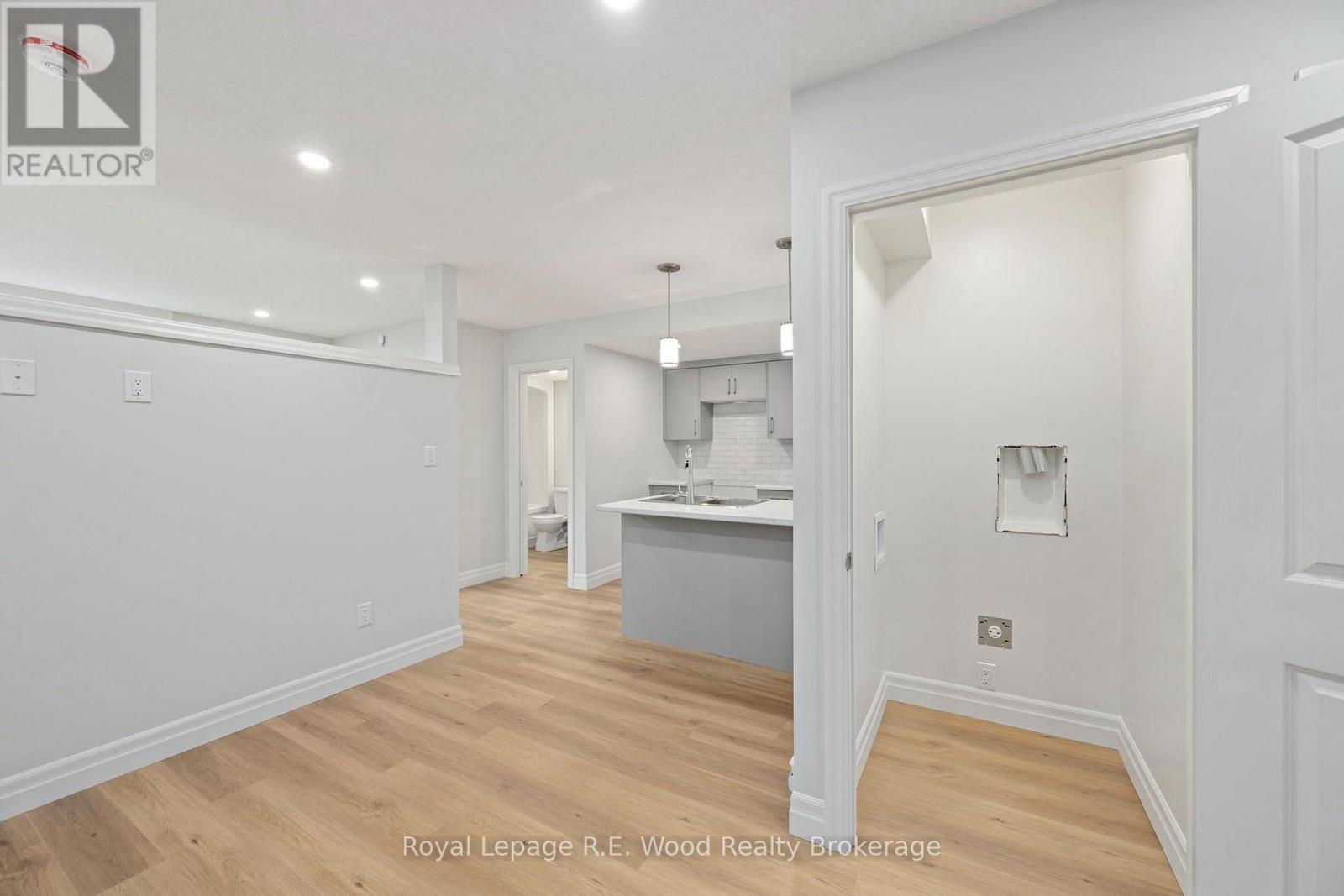 












11 HOYLAKE ROAD

,
St. Thomas,




Ontario
N5R0R9

