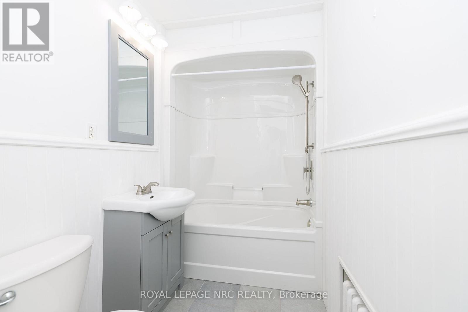 












100 TOWNLINE W ROAD

,
St. Catharines (Burleigh Hill),




Ontario
L2T1P7


