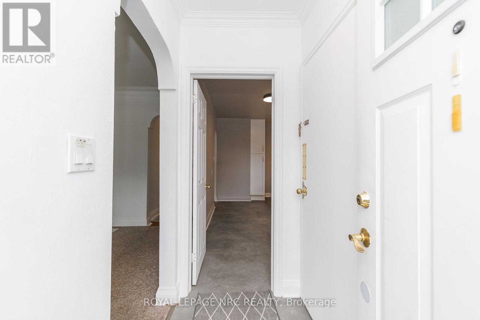 












102 TOWNLINE RD. WEST ROAD

,
St. Catharines (Burleigh Hill),




Ontario
L2T1P7

