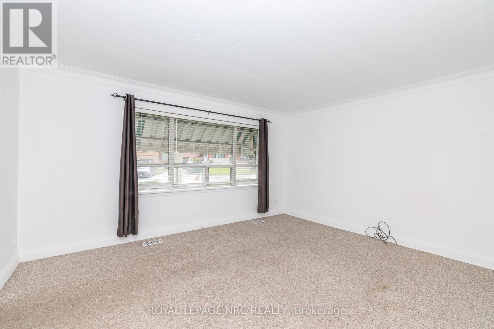 












102 TOWNLINE RD. WEST ROAD

,
St. Catharines (Burleigh Hill),




Ontario
L2T1P7

