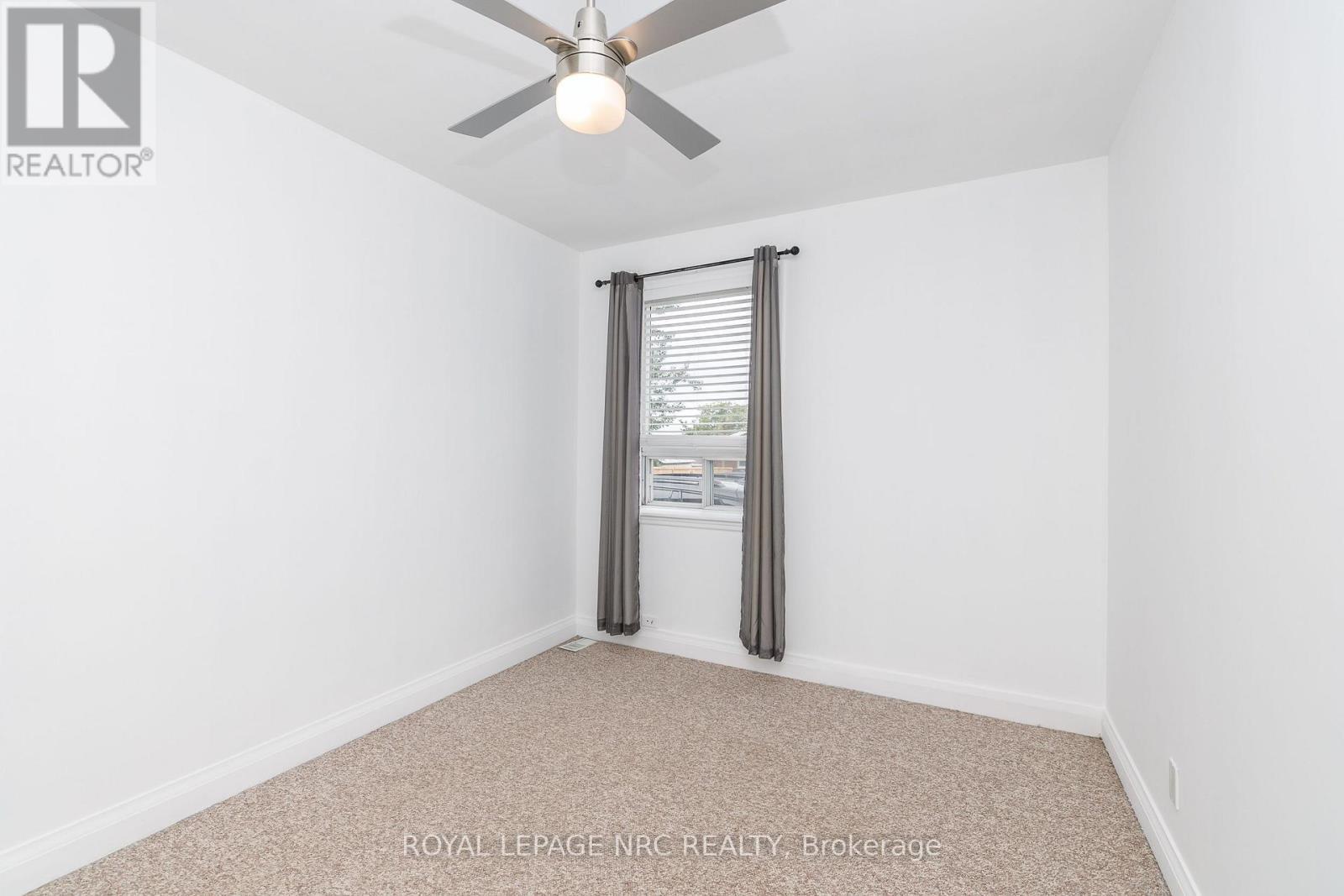












102 TOWNLINE RD. WEST ROAD

,
St. Catharines (Burleigh Hill),




Ontario
L2T1P7


