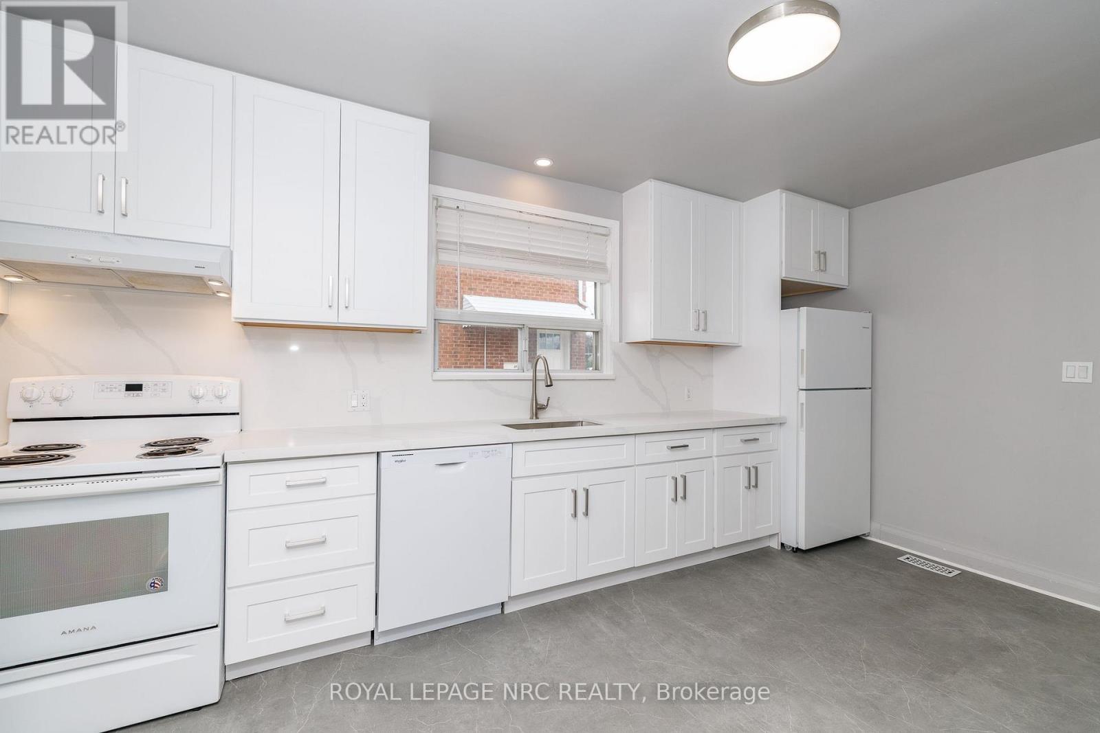 












102 TOWNLINE RD. WEST ROAD

,
St. Catharines (Burleigh Hill),




Ontario
L2T1P7

