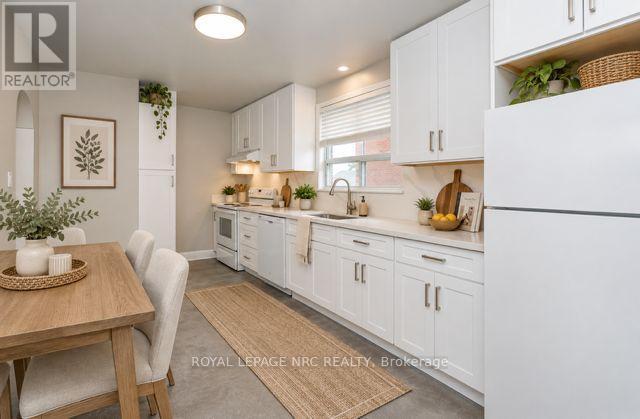












102 TOWNLINE RD. WEST ROAD

,
St. Catharines (Burleigh Hill),




Ontario
L2T1P7

