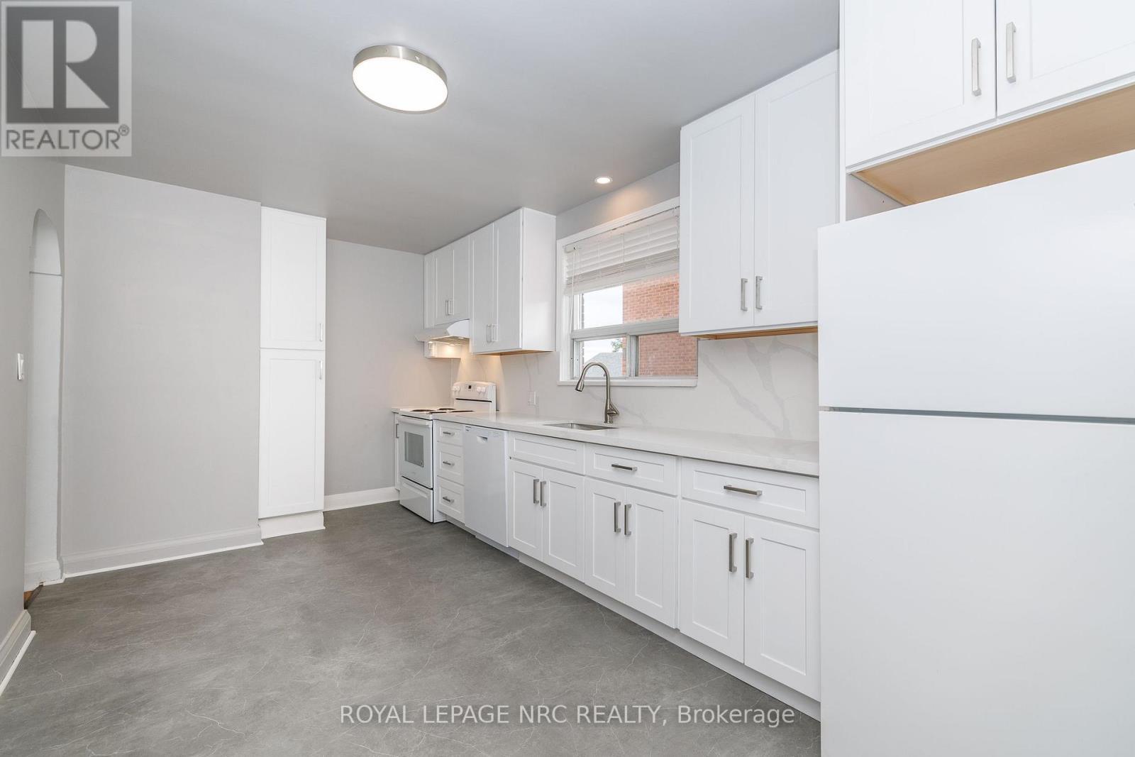 












102 TOWNLINE RD. WEST ROAD

,
St. Catharines (Burleigh Hill),




Ontario
L2T1P7

