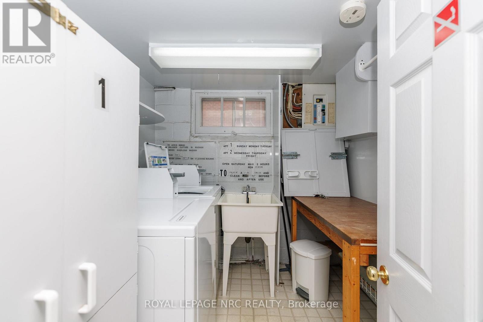












102 TOWNLINE RD. WEST ROAD

,
St. Catharines (Burleigh Hill),




Ontario
L2T1P7

