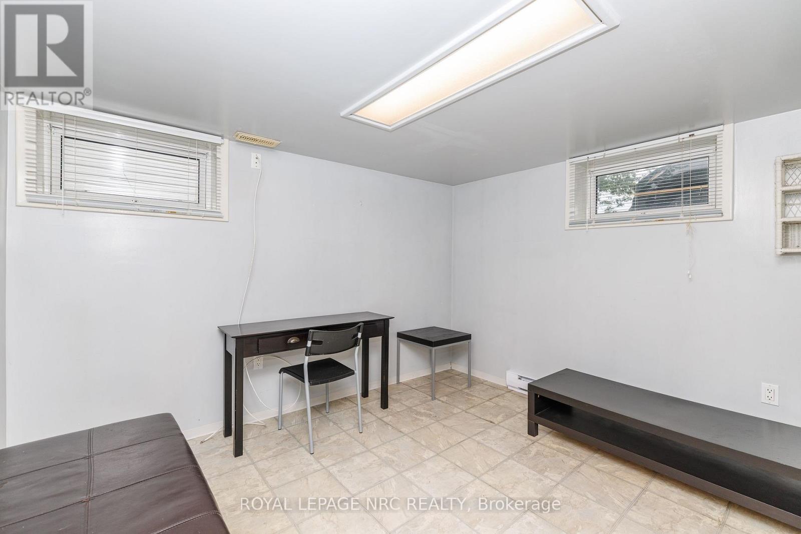 












102 TOWNLINE RD. WEST ROAD

,
St. Catharines (Burleigh Hill),




Ontario
L2T1P7

