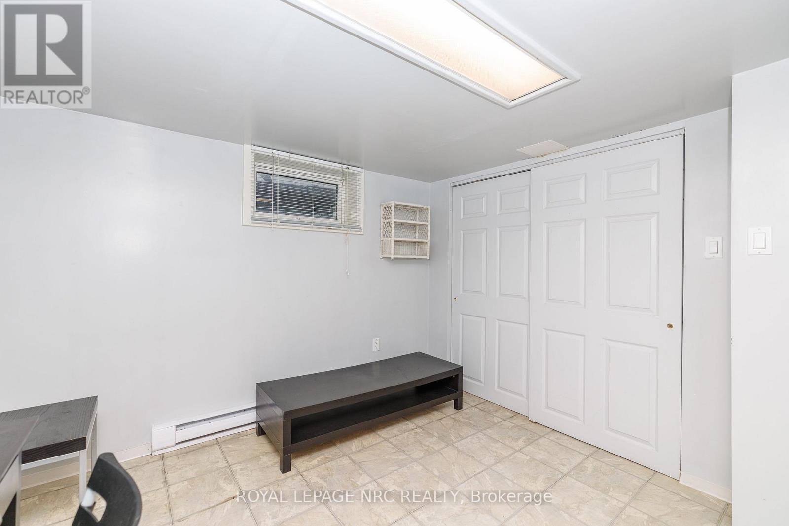 












102 TOWNLINE RD. WEST ROAD

,
St. Catharines (Burleigh Hill),




Ontario
L2T1P7

