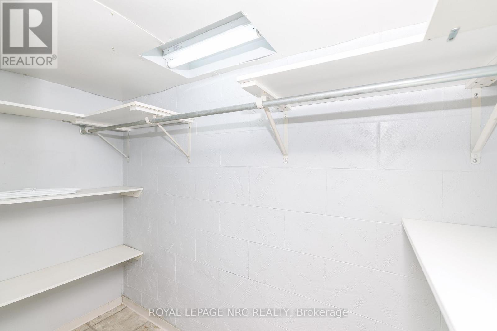












102 TOWNLINE RD. WEST ROAD

,
St. Catharines (Burleigh Hill),




Ontario
L2T1P7

