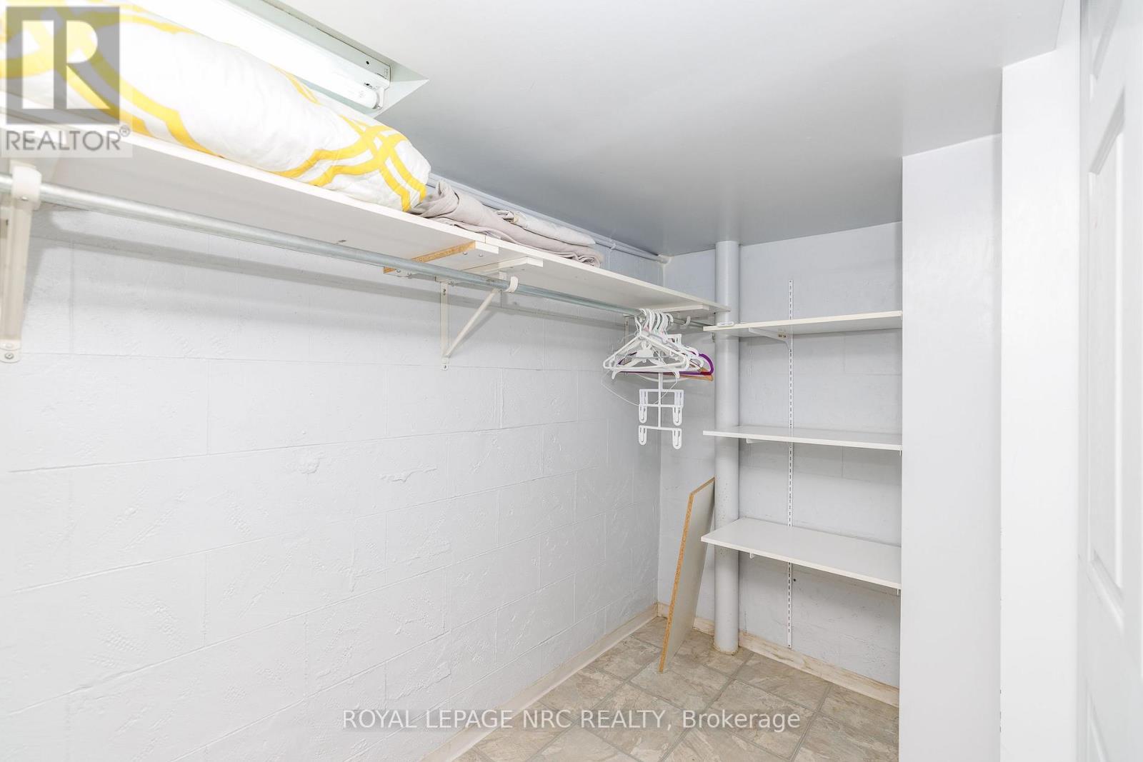 












102 TOWNLINE RD. WEST ROAD

,
St. Catharines (Burleigh Hill),




Ontario
L2T1P7

