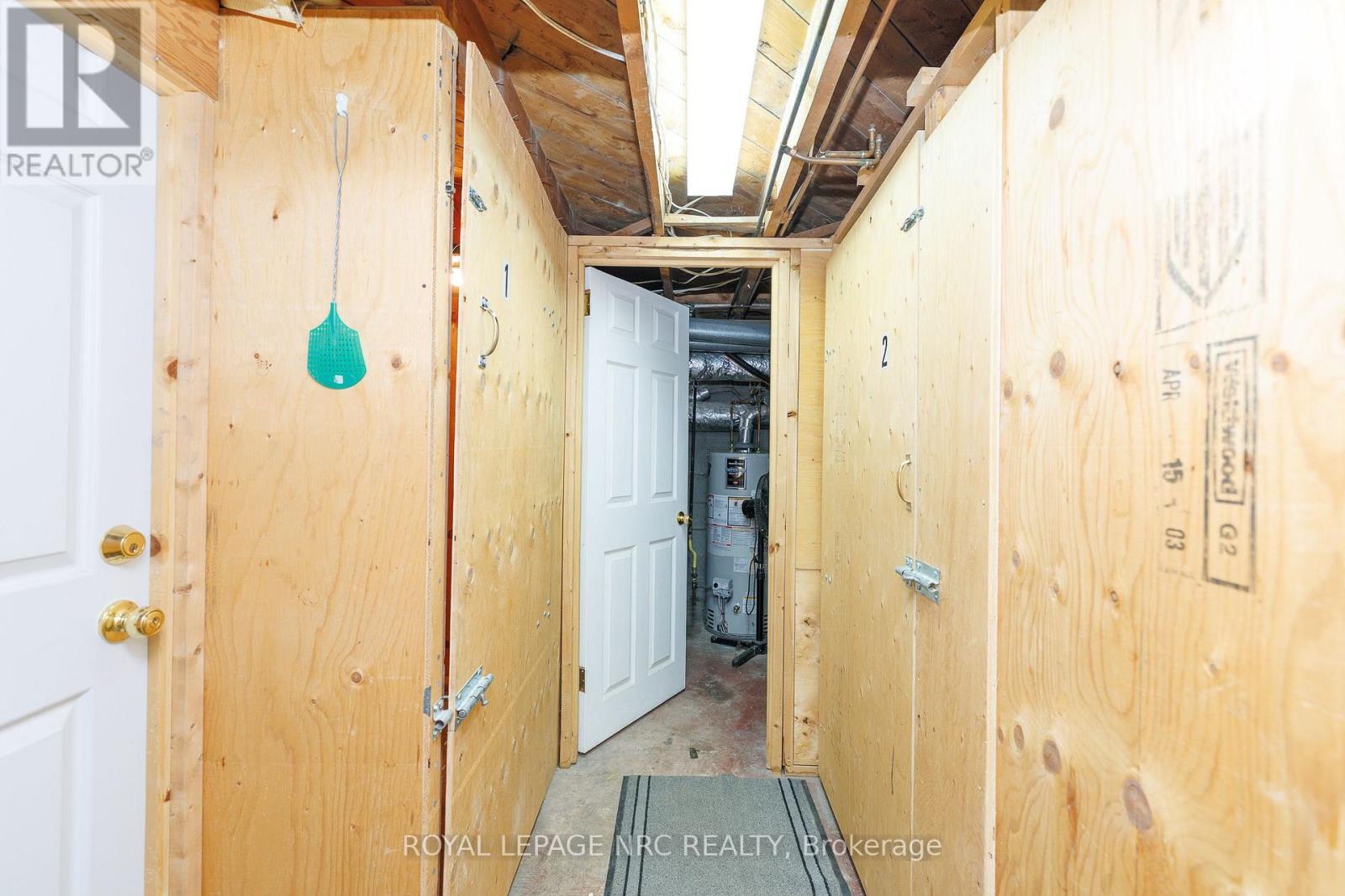 












102 TOWNLINE RD. WEST ROAD

,
St. Catharines (Burleigh Hill),




Ontario
L2T1P7

