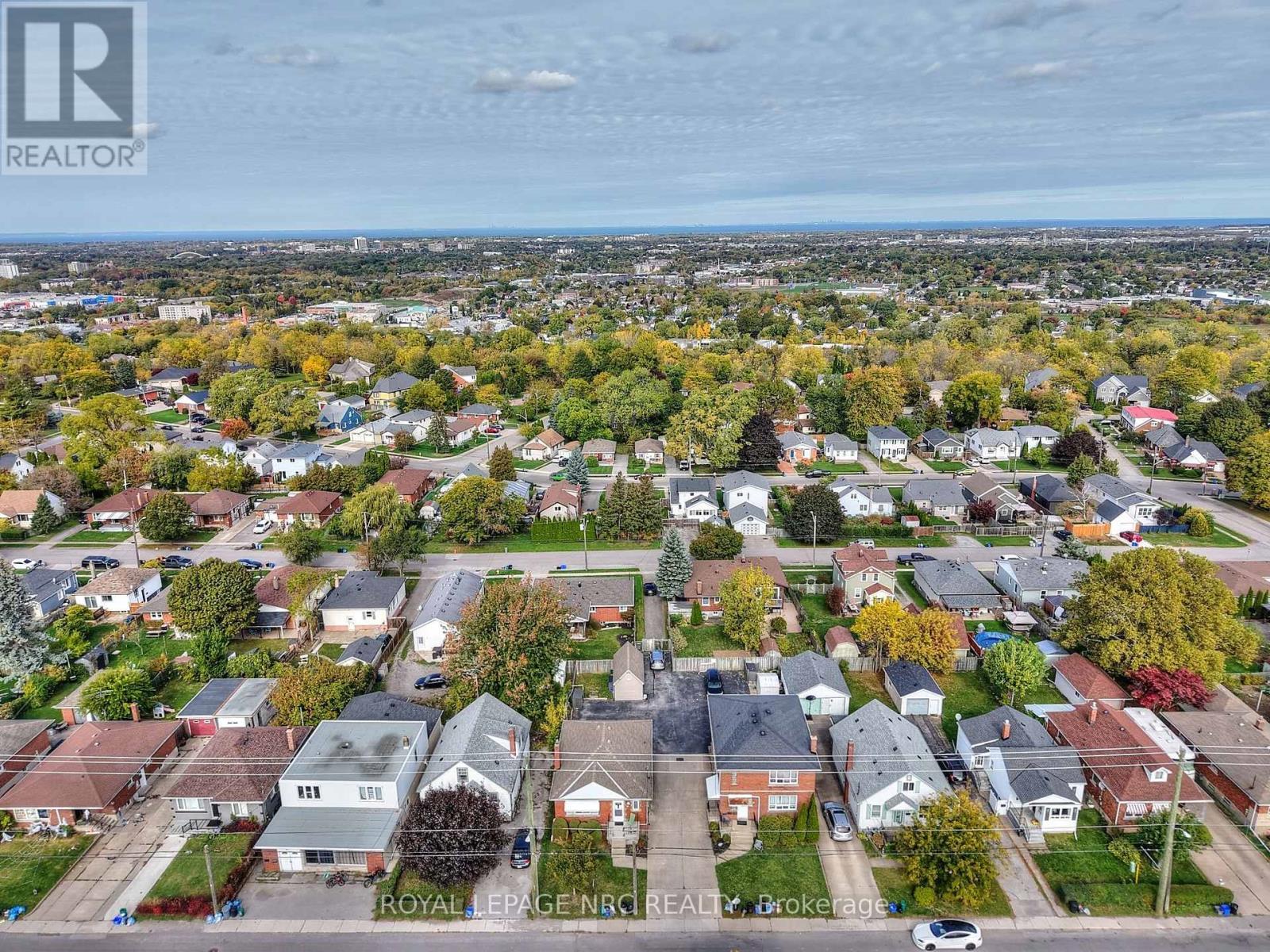 












102 TOWNLINE RD. WEST ROAD

,
St. Catharines (Burleigh Hill),




Ontario
L2T1P7

