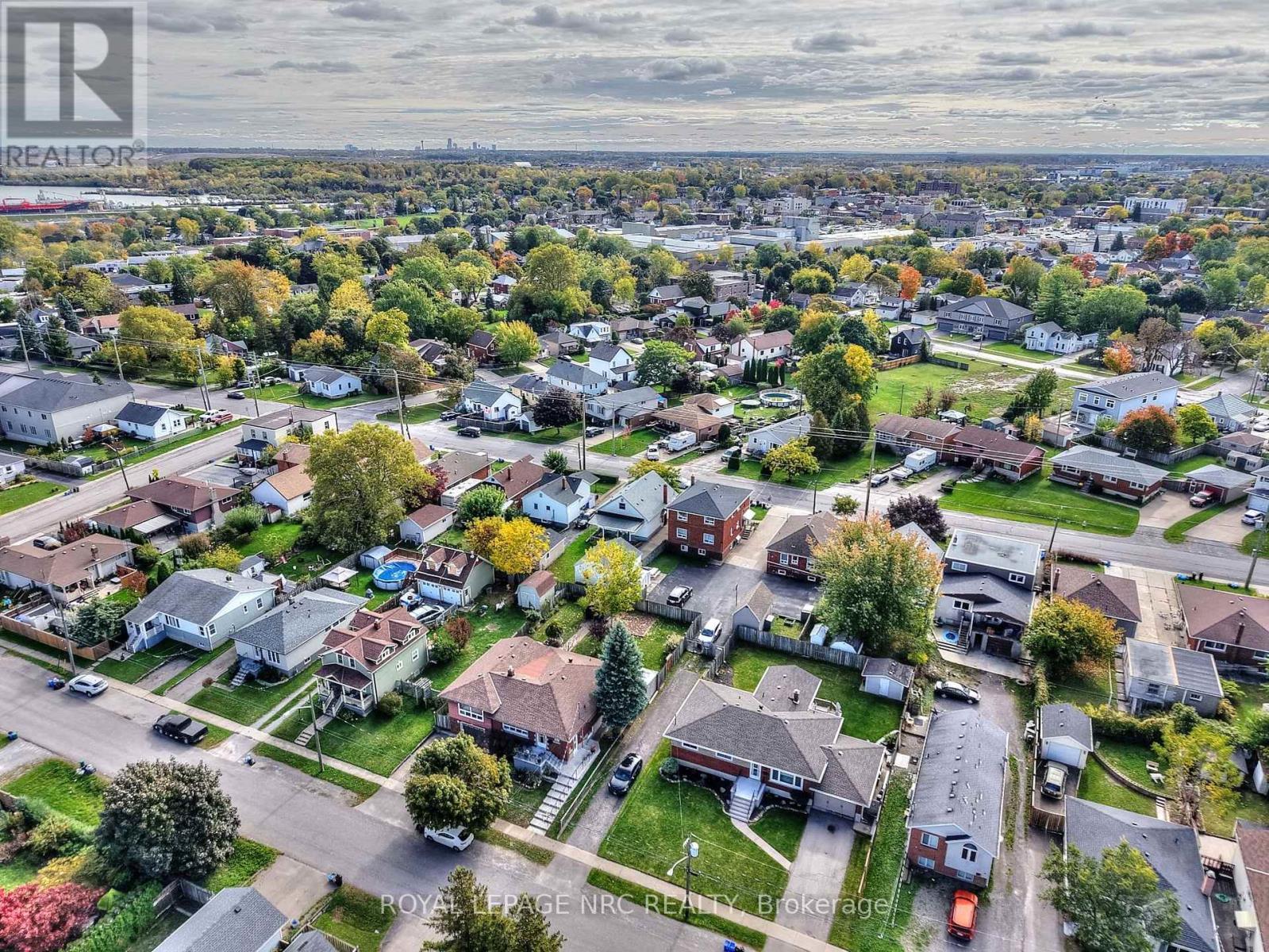












102 TOWNLINE RD. WEST ROAD

,
St. Catharines (Burleigh Hill),




Ontario
L2T1P7

