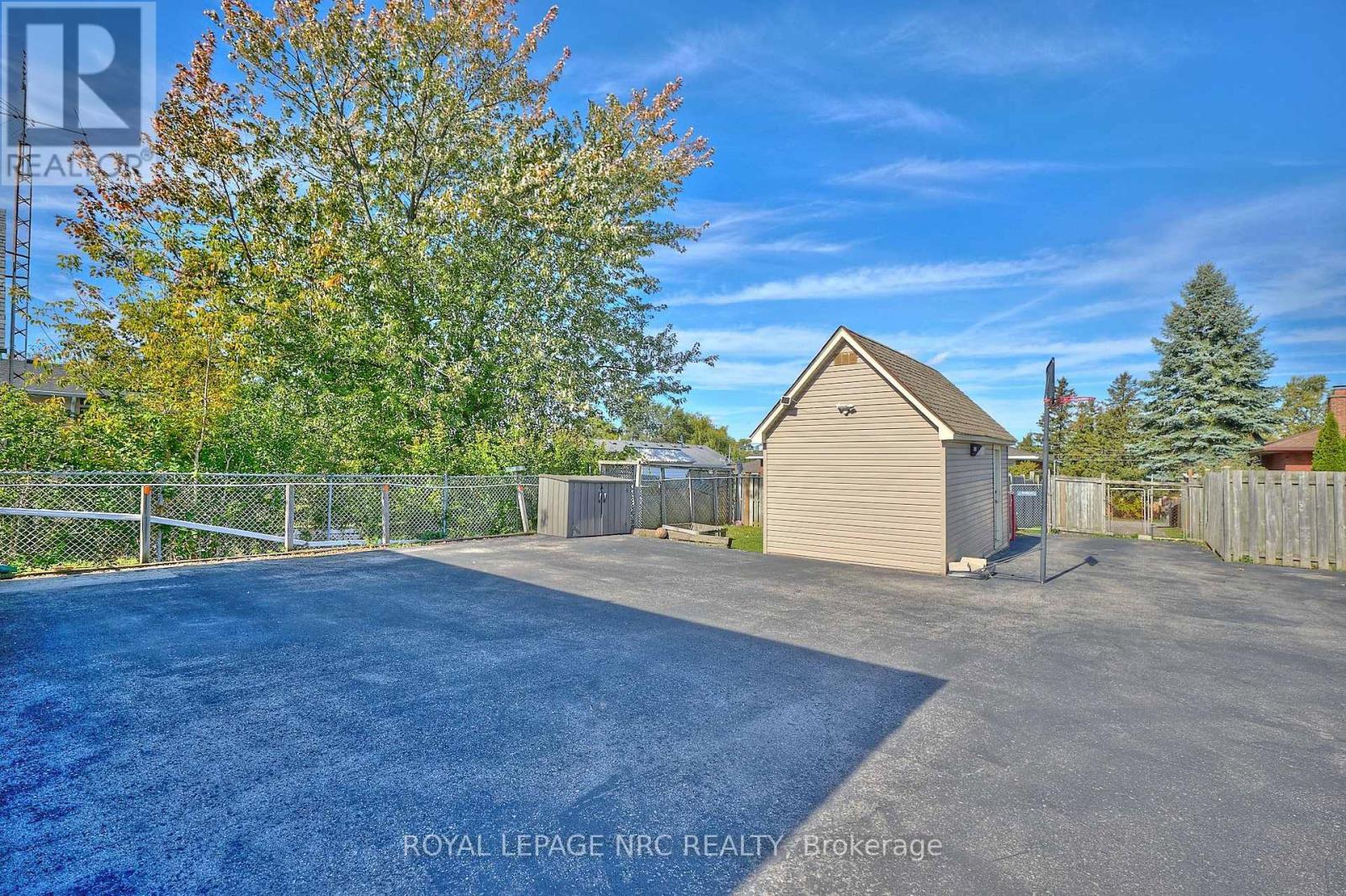 












102 TOWNLINE RD. WEST ROAD

,
St. Catharines (Burleigh Hill),




Ontario
L2T1P7

