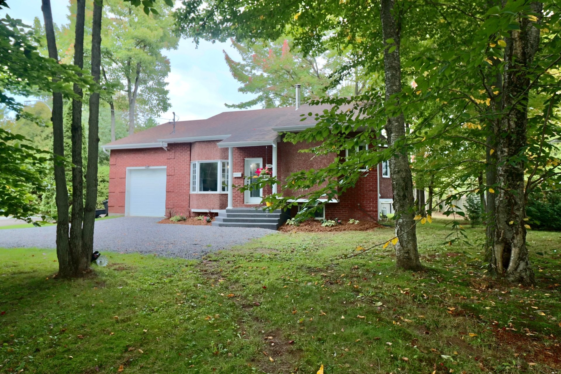 









2305


Rue Tebbutt

,
Trois-Rivières,




QC
G8Y4H3

