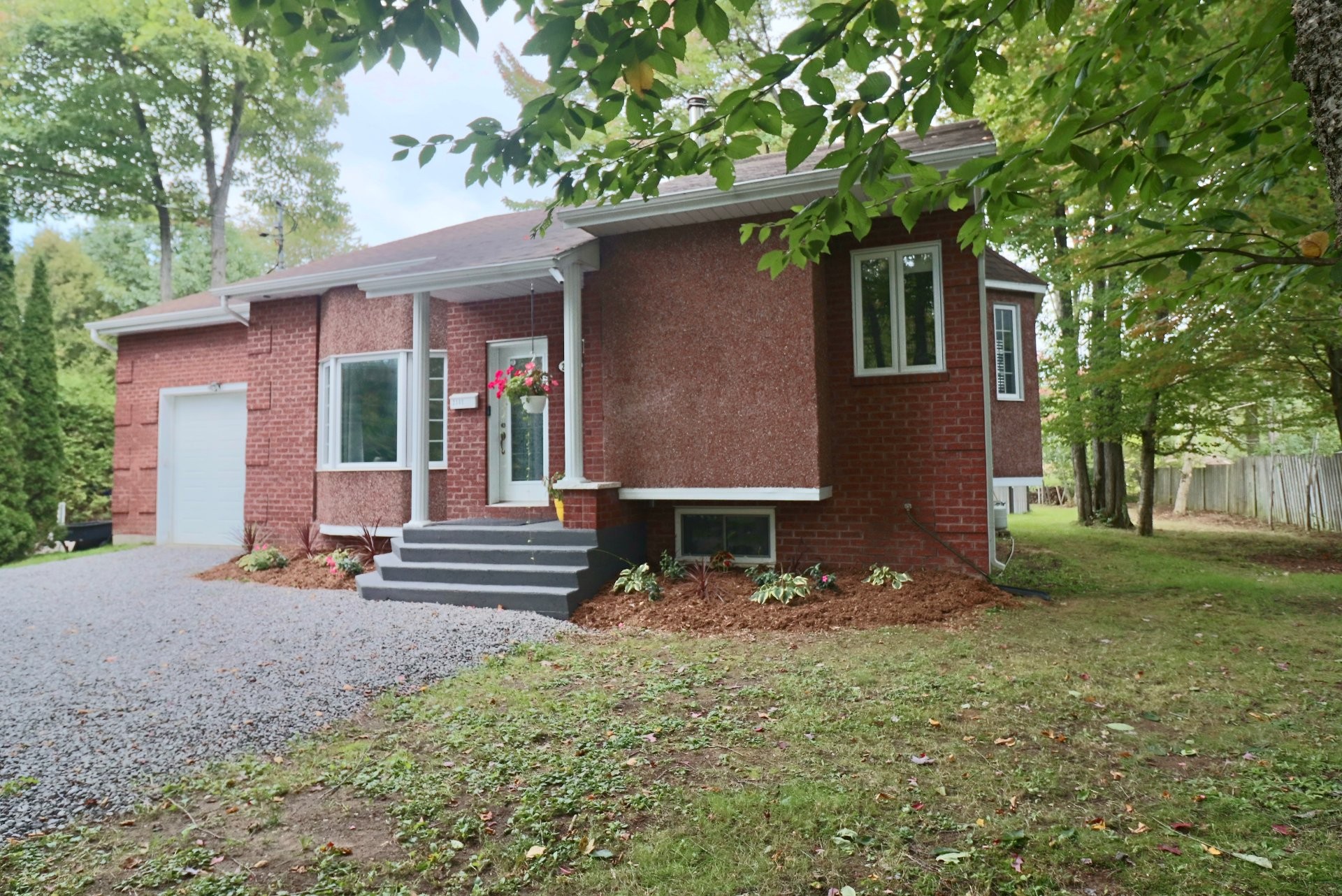 









2305


Rue Tebbutt

,
Trois-Rivières,




QC
G8Y4H3


