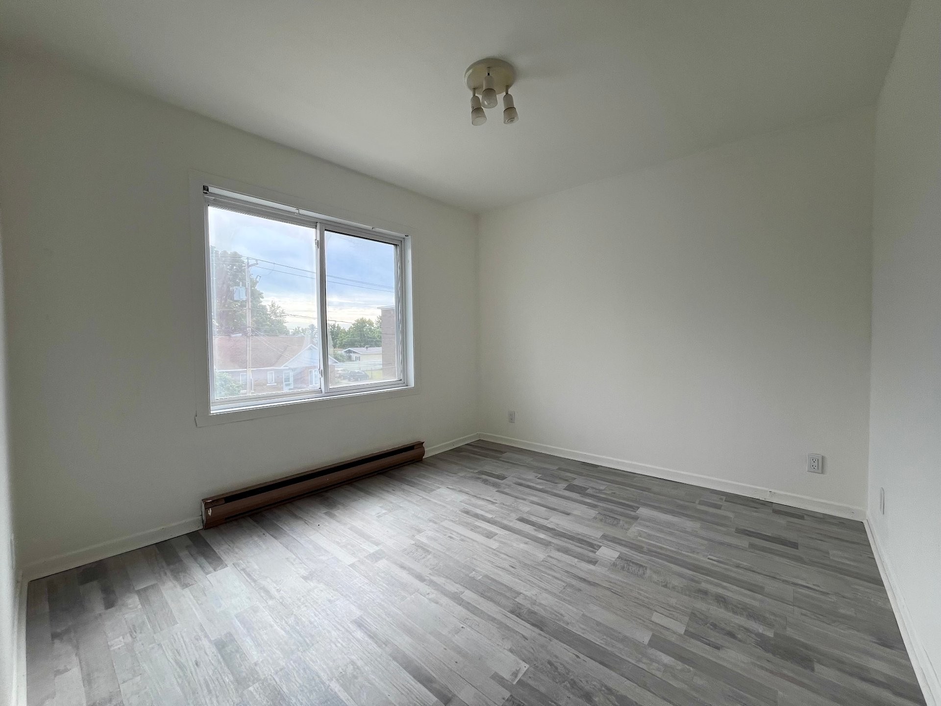 









1002

 - 1004


Rue Père-Marquette

,
Trois-Rivières,




QC
G8Z3M4

