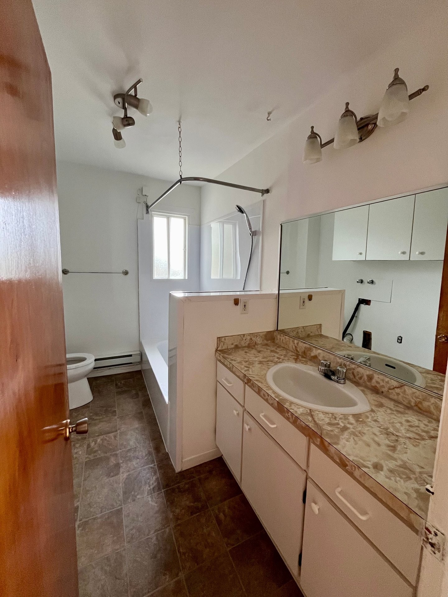 









1002

 - 1004


Rue Père-Marquette

,
Trois-Rivières,




QC
G8Z3M4


