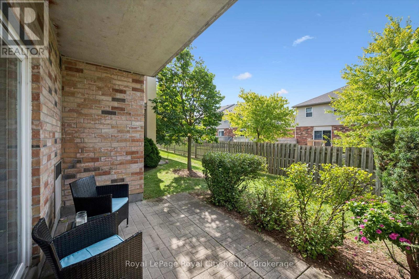 












101 - 901 PAISLEY DRIVE

,
Guelph (Willow West/Sugarbush/West Acres),




Ontario
N1K0A7


