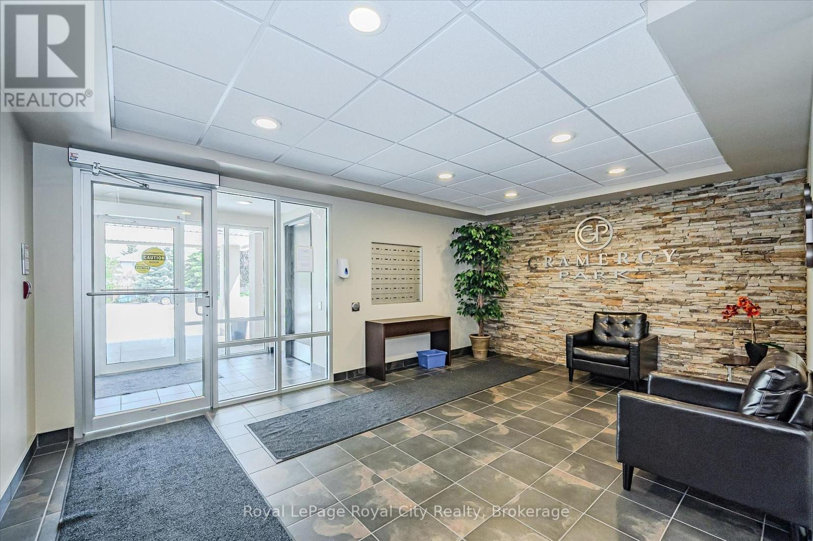 












101 - 901 PAISLEY DRIVE

,
Guelph (Willow West/Sugarbush/West Acres),




Ontario
N1K0A7

