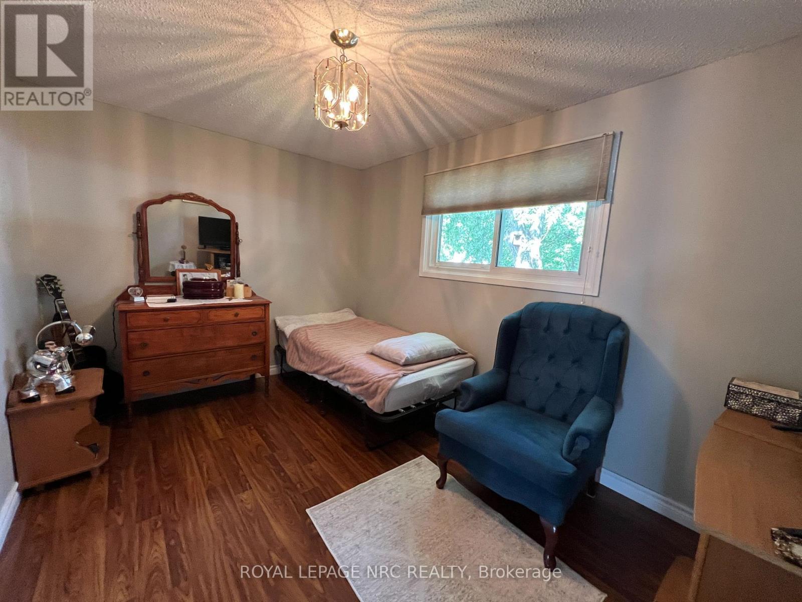 












127 KEEFER ROAD

,
Thorold (Confederation Heights),




Ontario
L2V4N1

