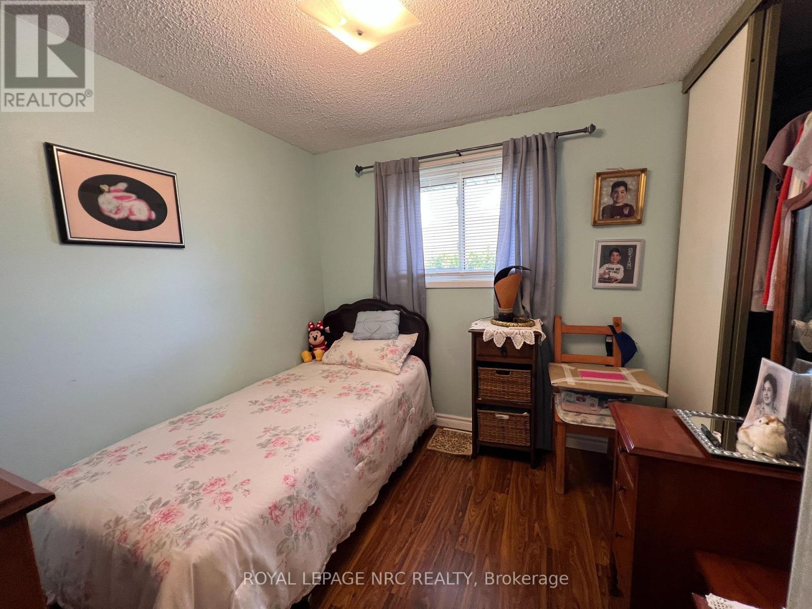 












127 KEEFER ROAD

,
Thorold (Confederation Heights),




Ontario
L2V4N1

