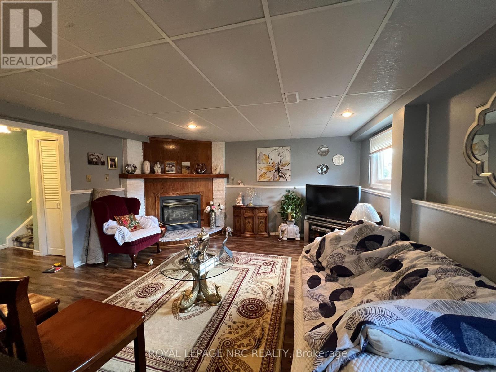 












127 KEEFER ROAD

,
Thorold (Confederation Heights),




Ontario
L2V4N1

