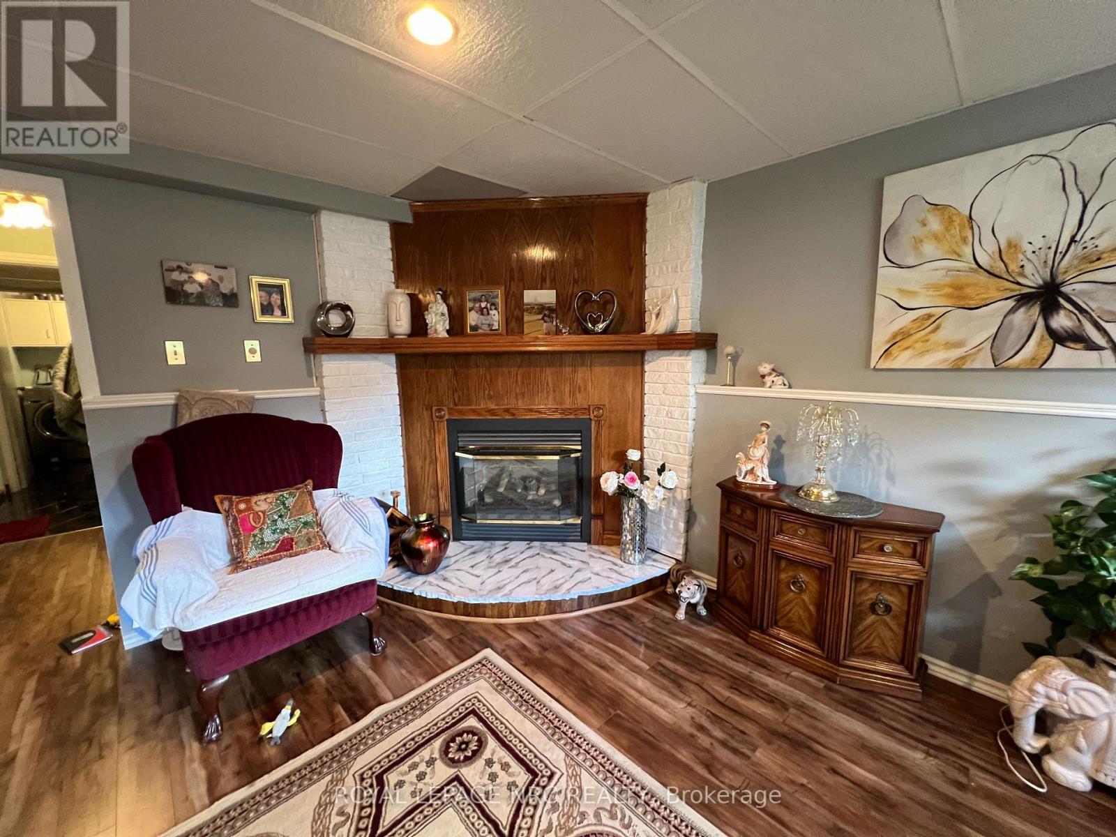












127 KEEFER ROAD

,
Thorold (Confederation Heights),




Ontario
L2V4N1

