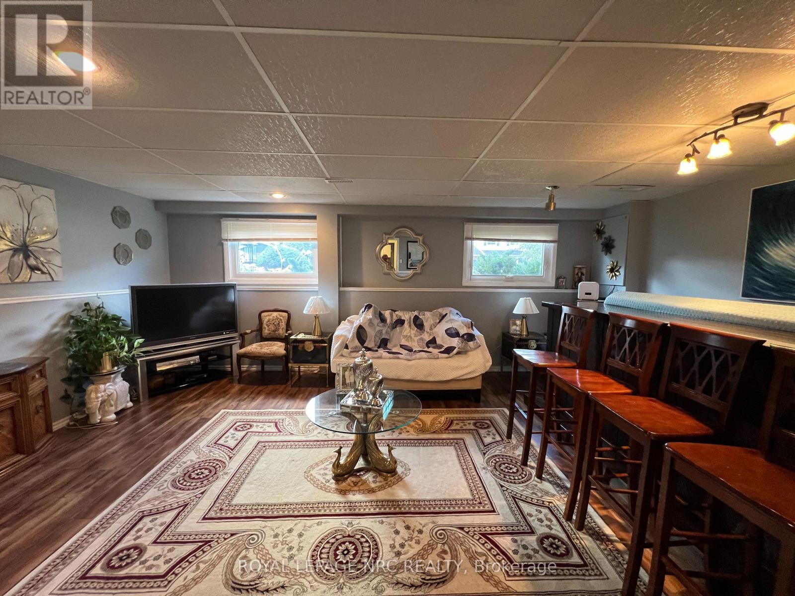 












127 KEEFER ROAD

,
Thorold (Confederation Heights),




Ontario
L2V4N1

