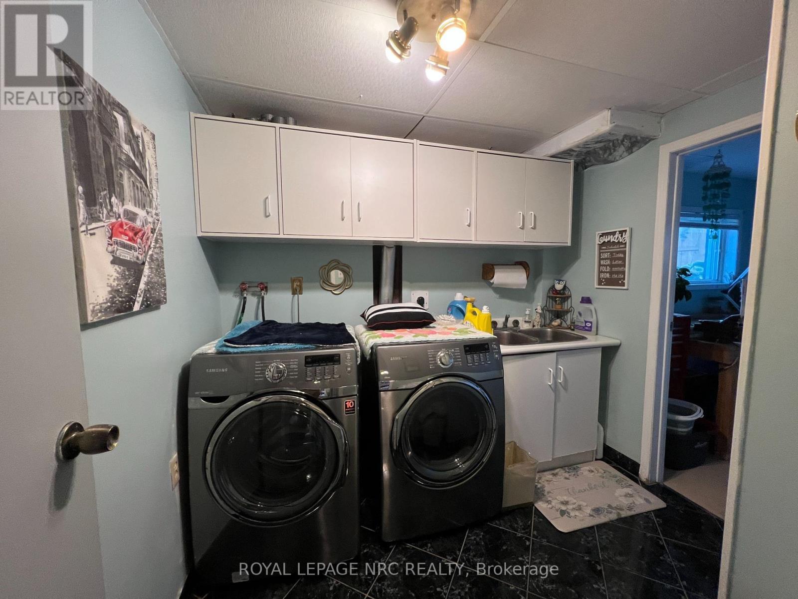 












127 KEEFER ROAD

,
Thorold (Confederation Heights),




Ontario
L2V4N1

