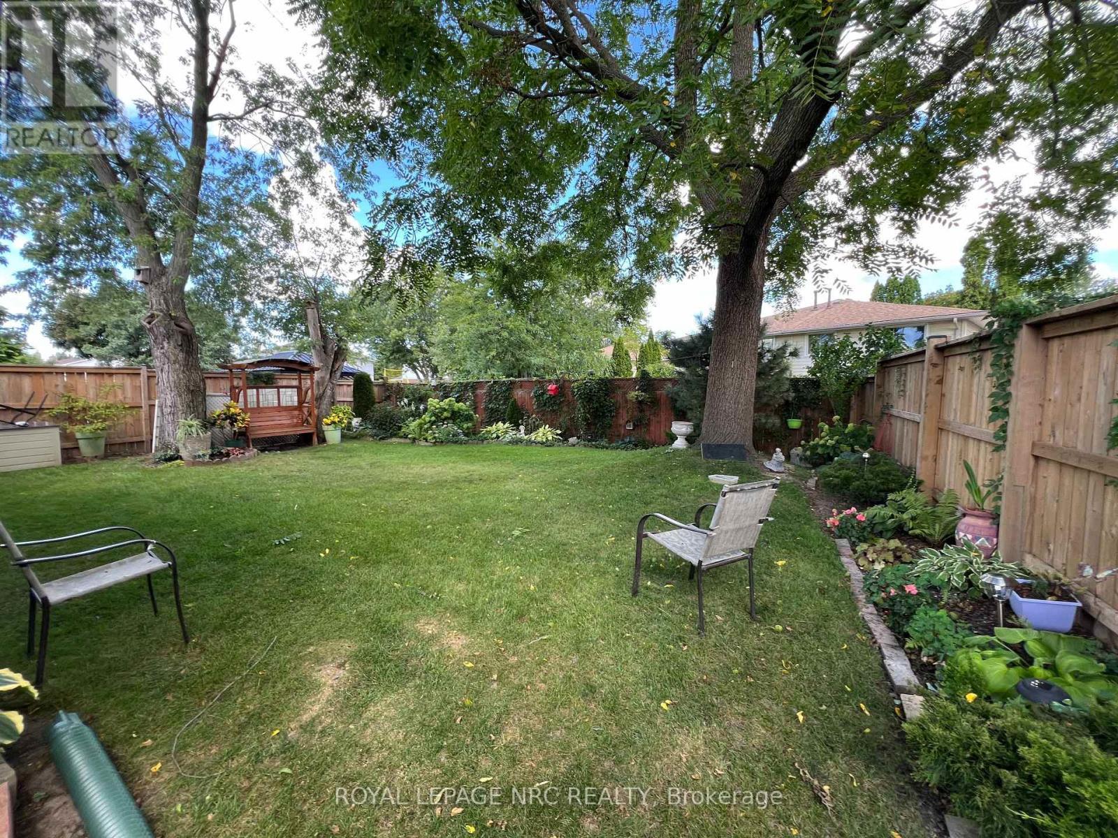 












127 KEEFER ROAD

,
Thorold (Confederation Heights),




Ontario
L2V4N1

