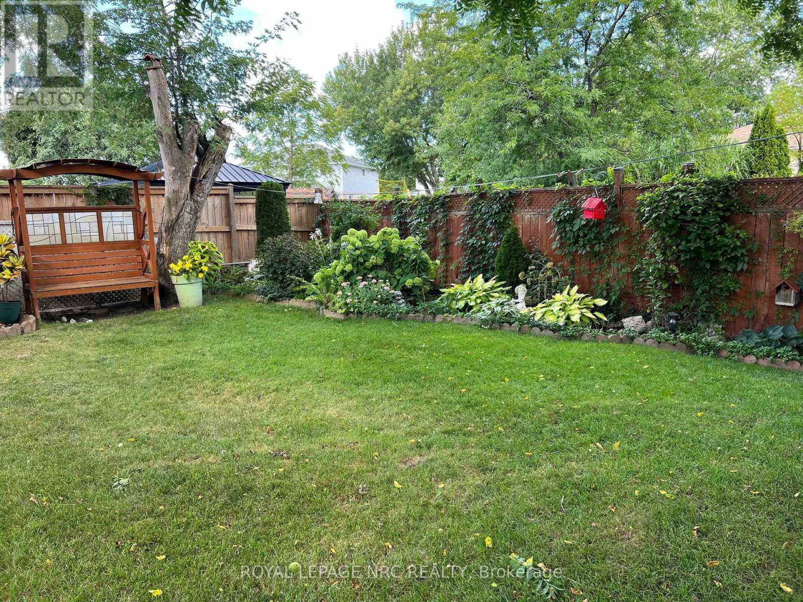 












127 KEEFER ROAD

,
Thorold (Confederation Heights),




Ontario
L2V4N1

