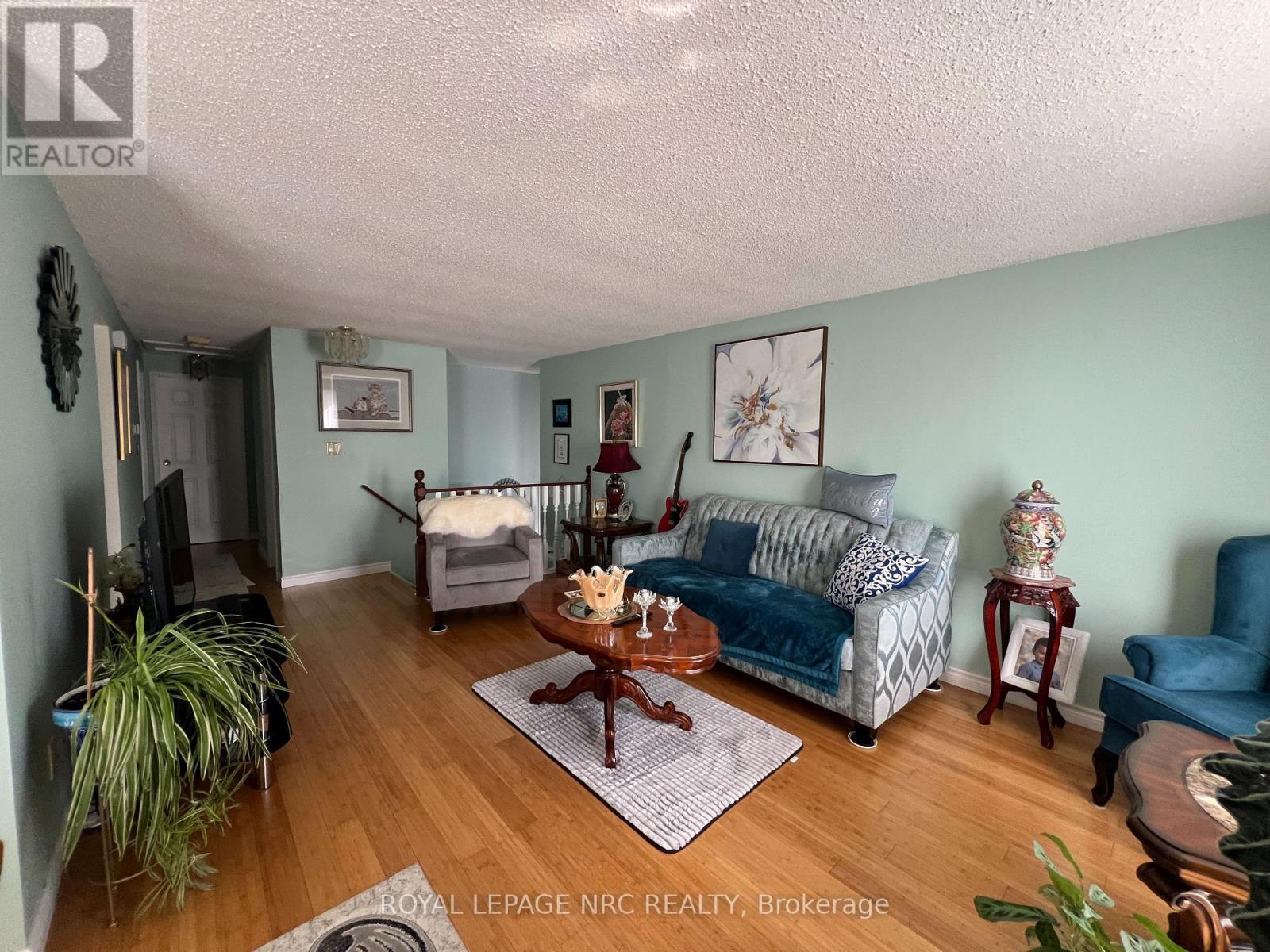 












127 KEEFER ROAD

,
Thorold (Confederation Heights),




Ontario
L2V4N1

