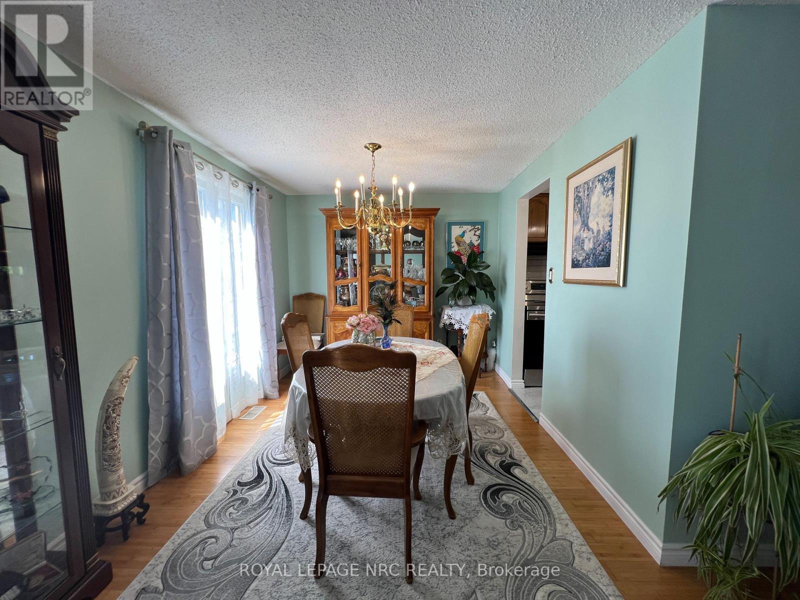 












127 KEEFER ROAD

,
Thorold (Confederation Heights),




Ontario
L2V4N1

