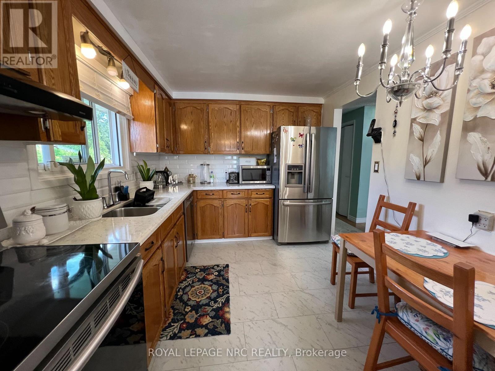 












127 KEEFER ROAD

,
Thorold (Confederation Heights),




Ontario
L2V4N1

