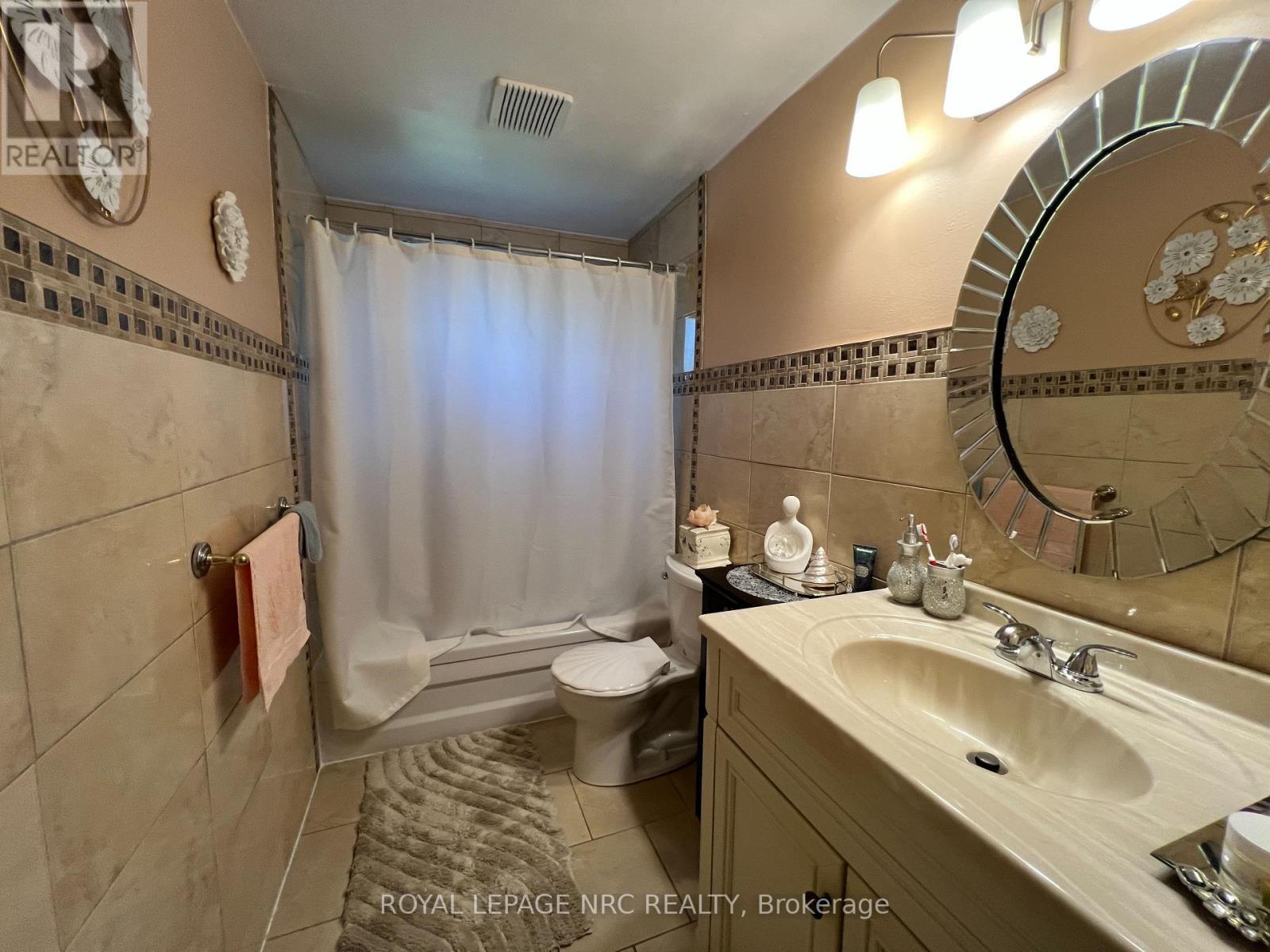












127 KEEFER ROAD

,
Thorold (Confederation Heights),




Ontario
L2V4N1

