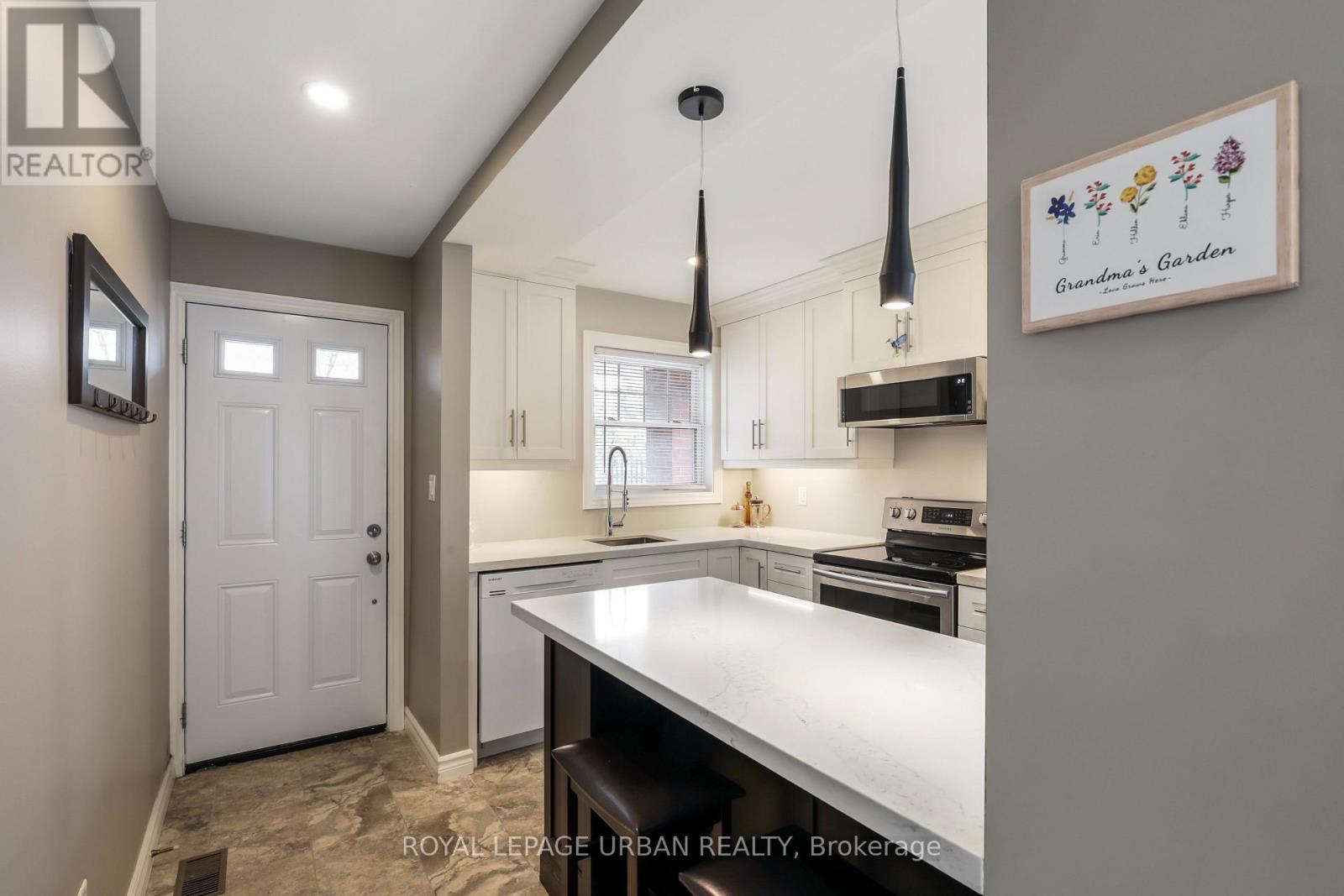 












J1 - 1657 NASH ROAD

,
Clarington,




Ontario
L1E1S8


